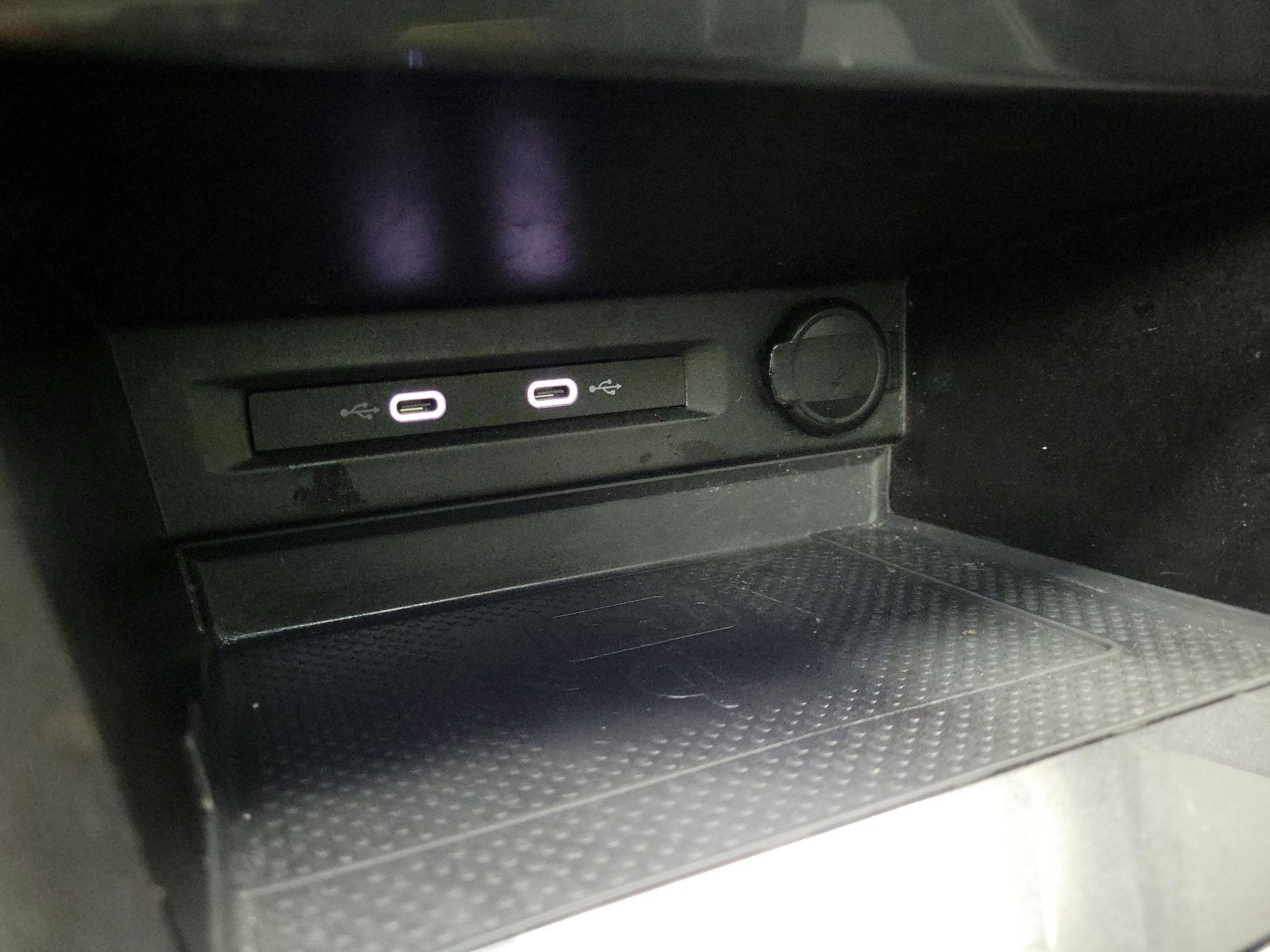 Thumbnail: 2021 Volkswagen Tiguan - 18