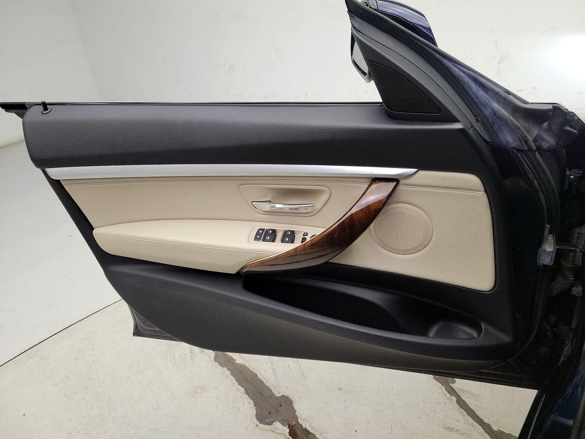 Thumbnail: 2017 BMW 3 Series - 12