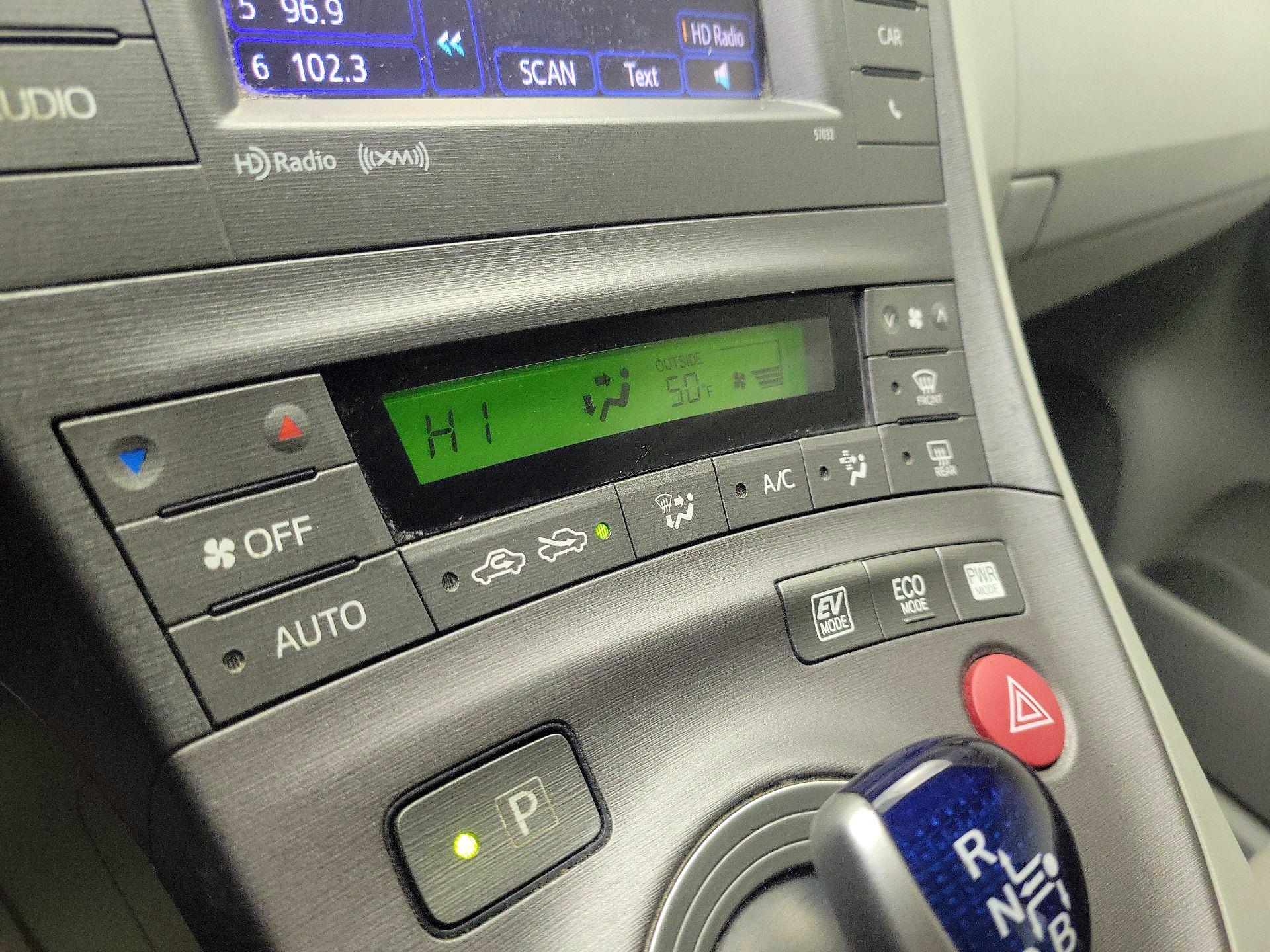 Thumbnail: 2015 Toyota Prius - 15