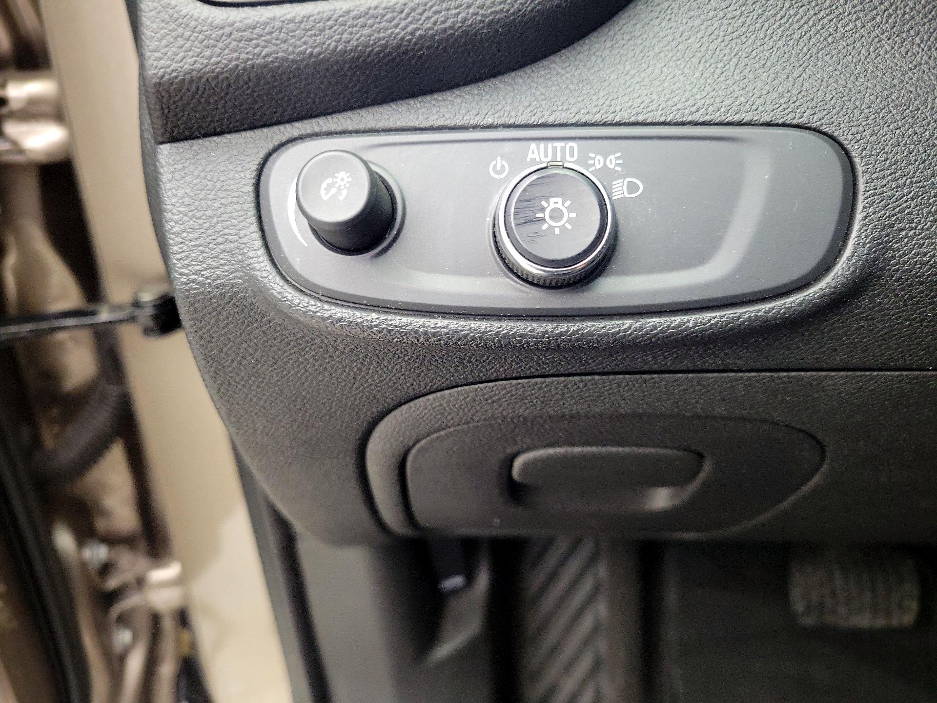 Thumbnail: 2018 Chevrolet Trax - 13