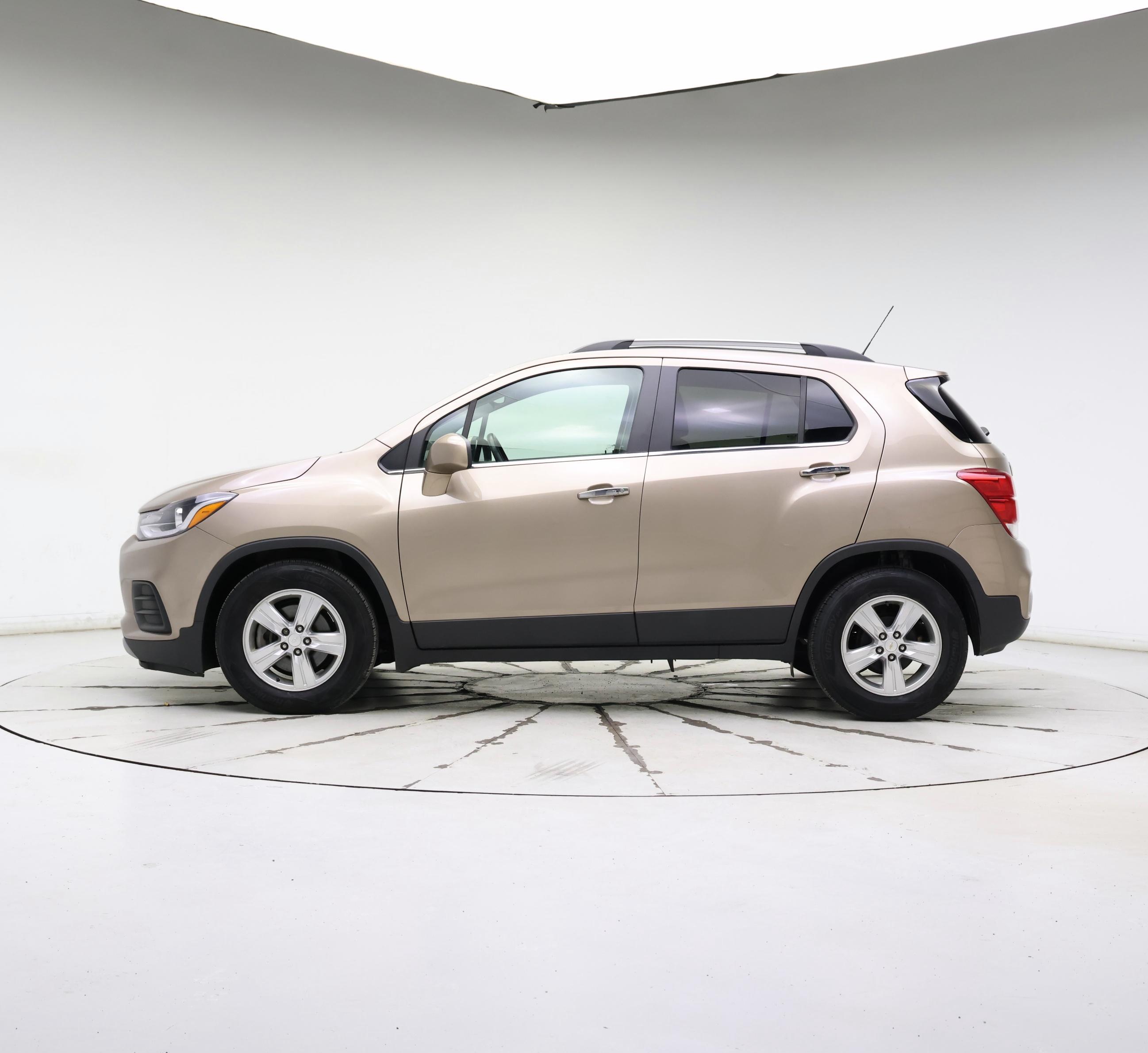 Thumbnail: 2018 Chevrolet Trax - 3