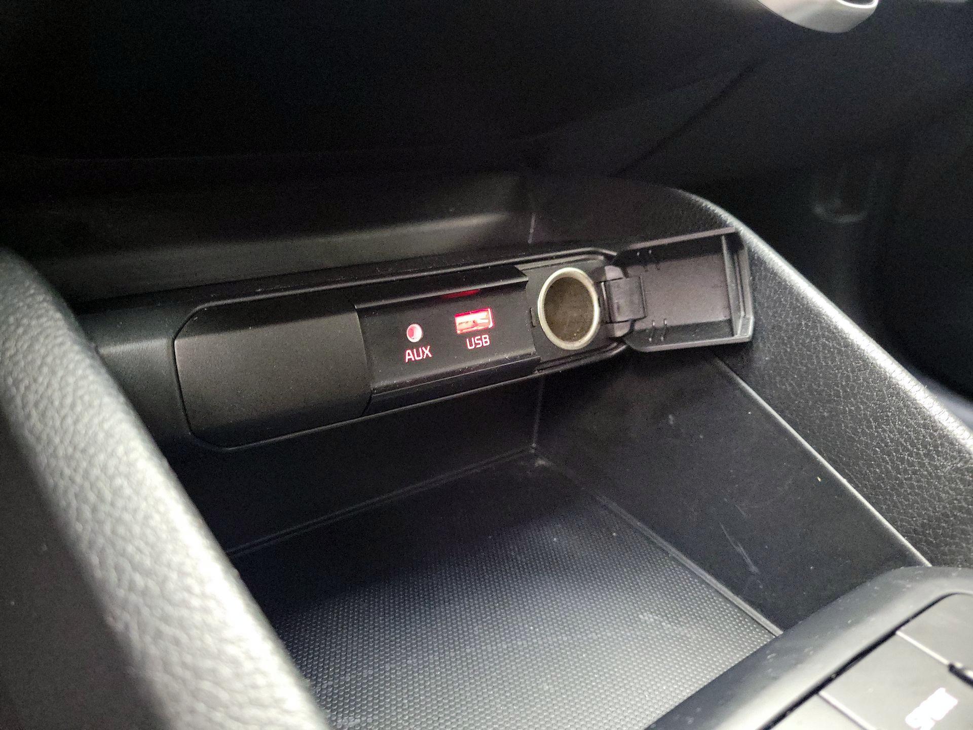 Thumbnail: 2020 Kia Rio5 - 18