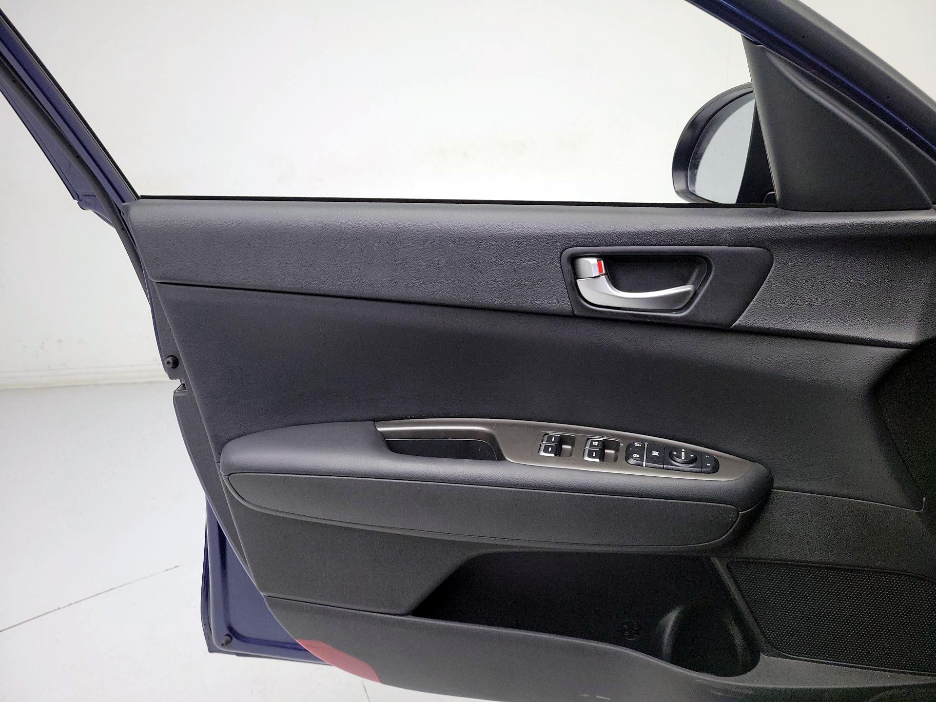 Thumbnail: 2019 Kia Optima - 12