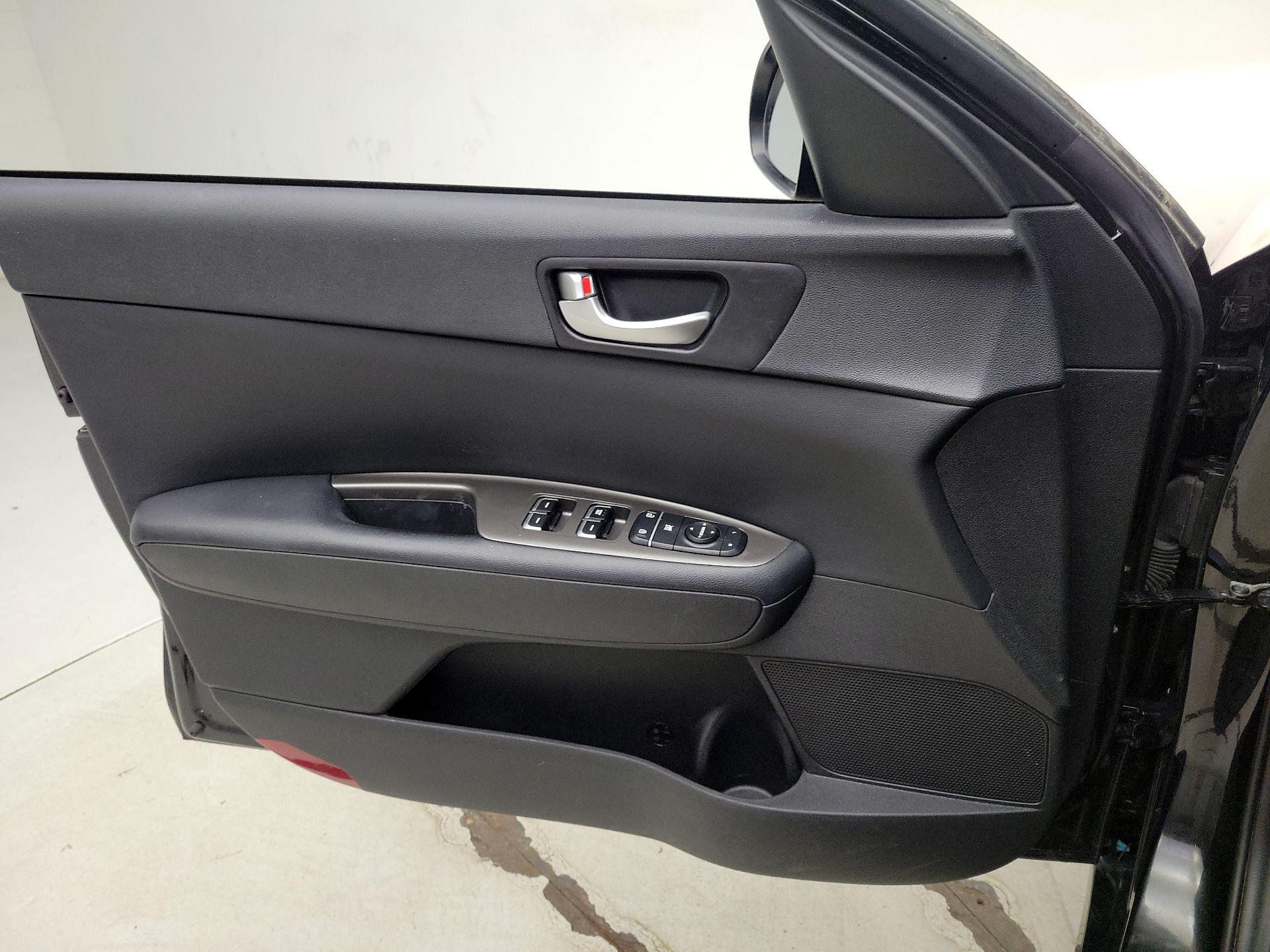 Thumbnail: 2019 Kia Optima - 12