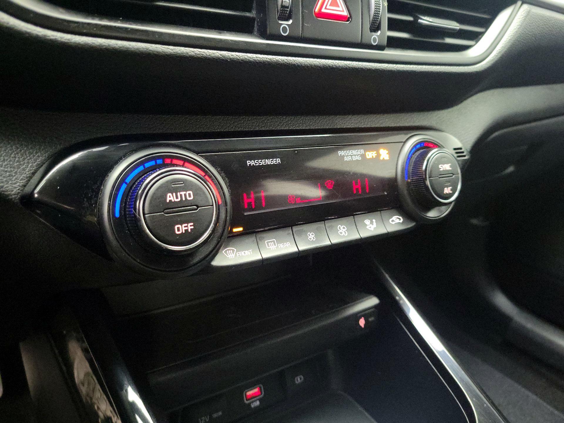 Thumbnail: 2022 Kia Forte - 16