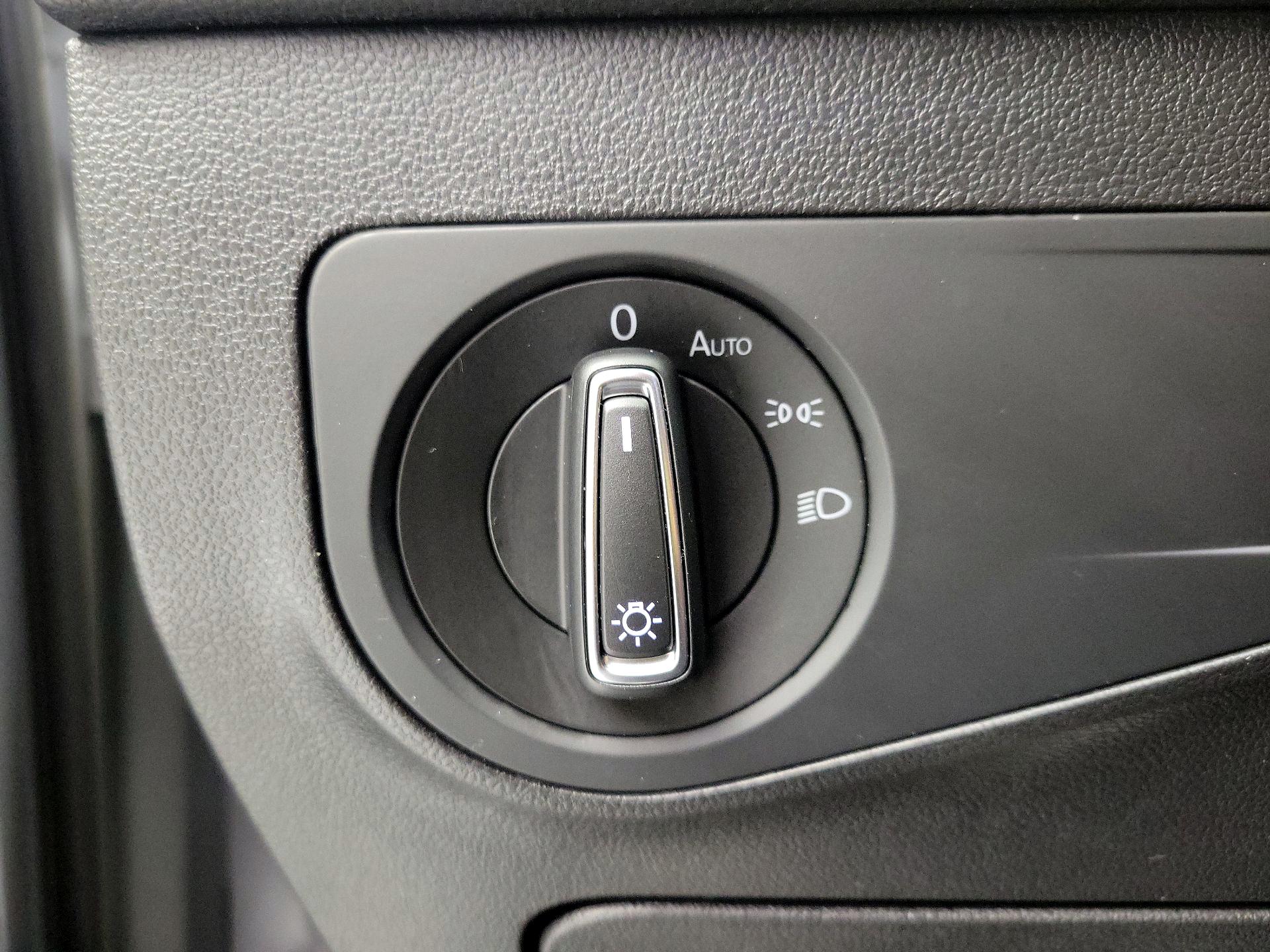 Thumbnail: 2020 Volkswagen Tiguan - 13