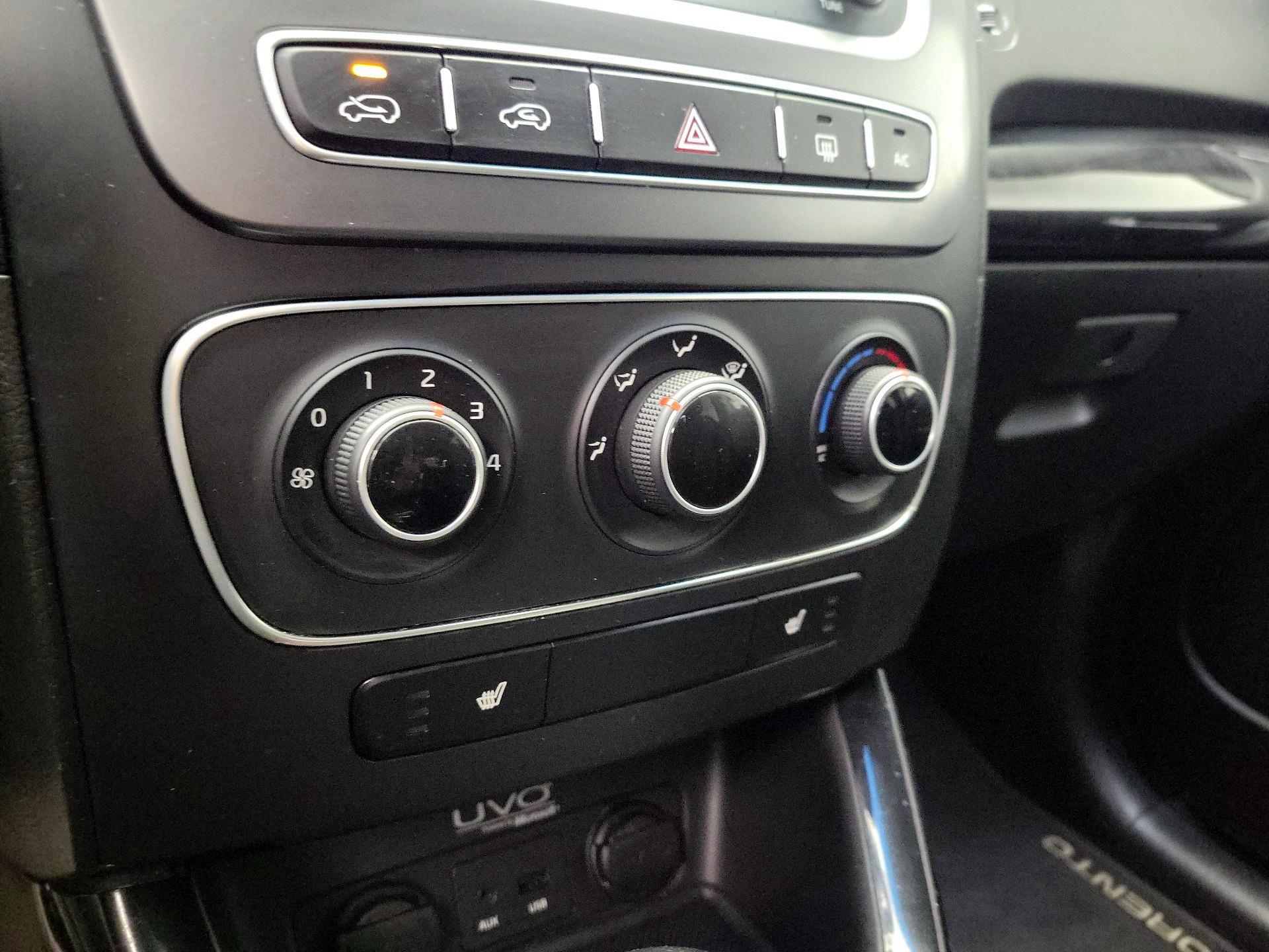 Thumbnail: 2014 Kia Sorento - 15