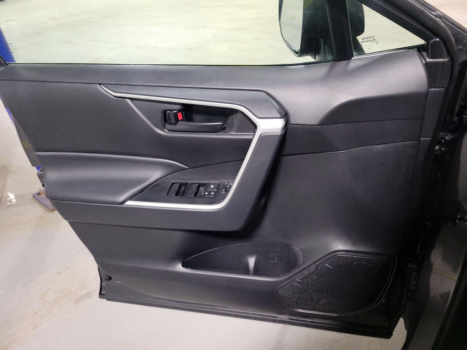 Thumbnail: 2025 Toyota RAV4 - 10