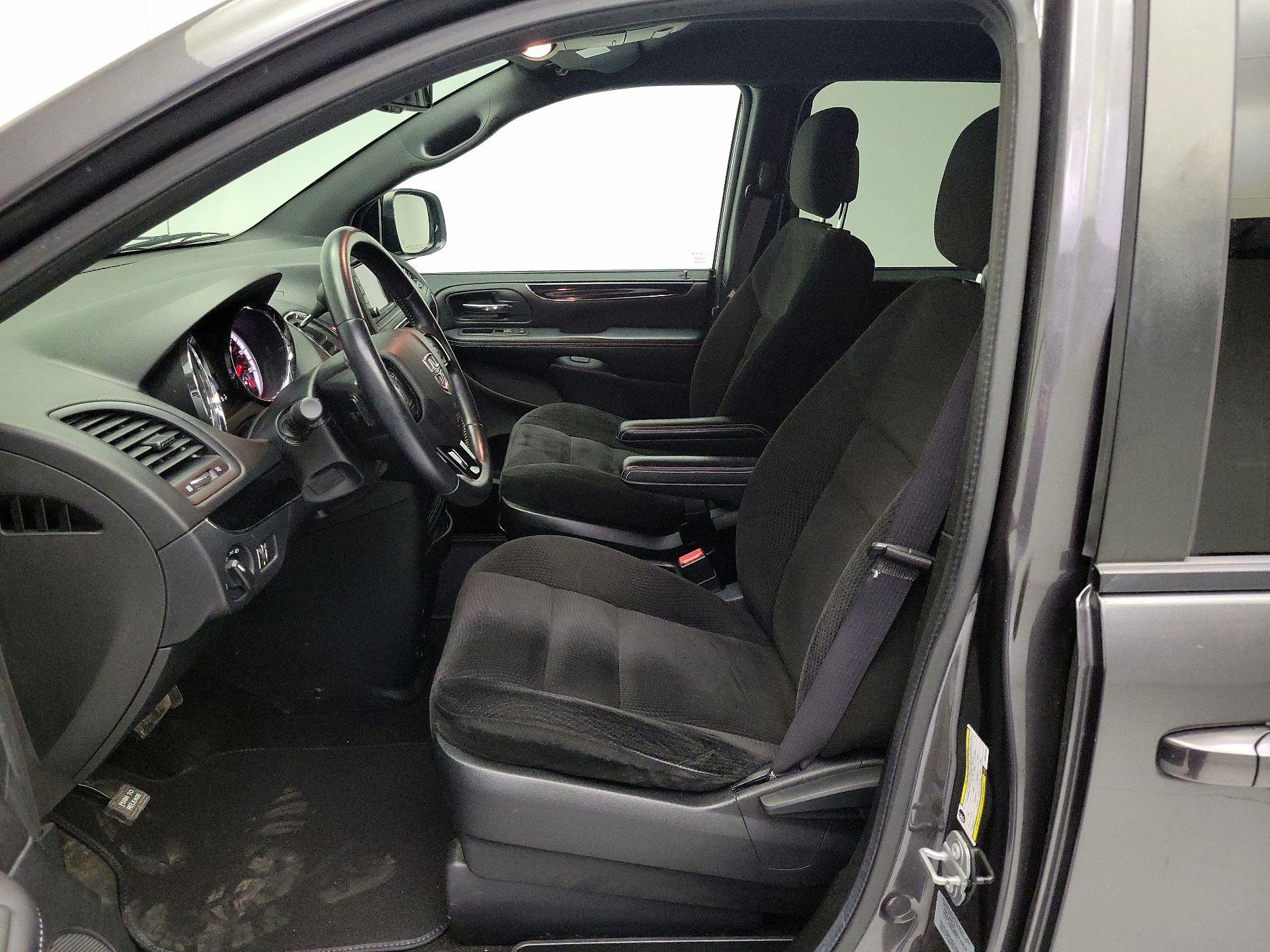 Thumbnail: 2017 Dodge Grand Caravan - 11