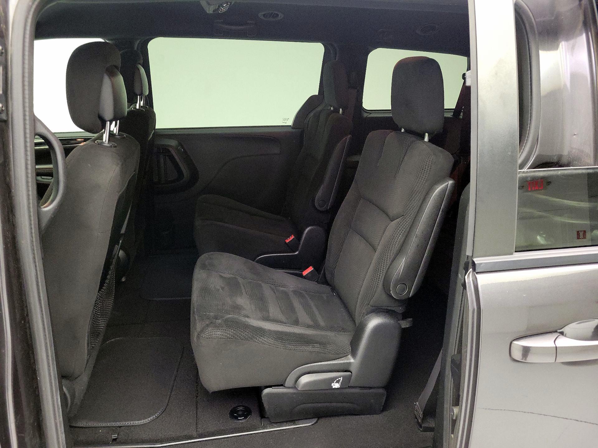 Thumbnail: 2017 Dodge Grand Caravan - 19