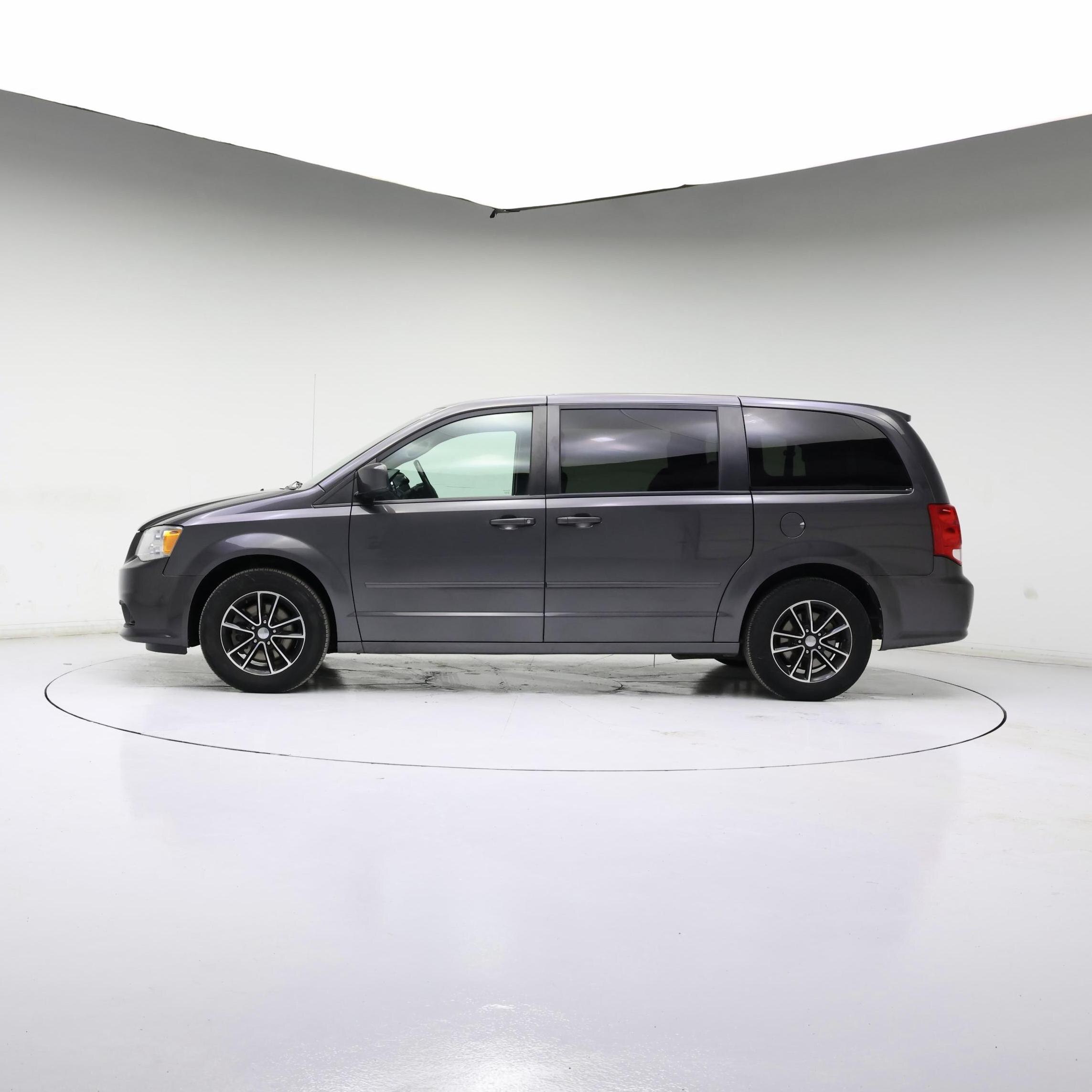 Thumbnail: 2017 Dodge Grand Caravan - 3