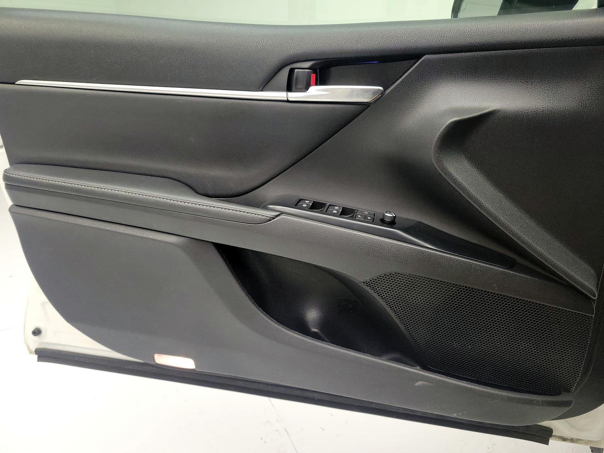 Thumbnail: 2020 Toyota Camry - 12