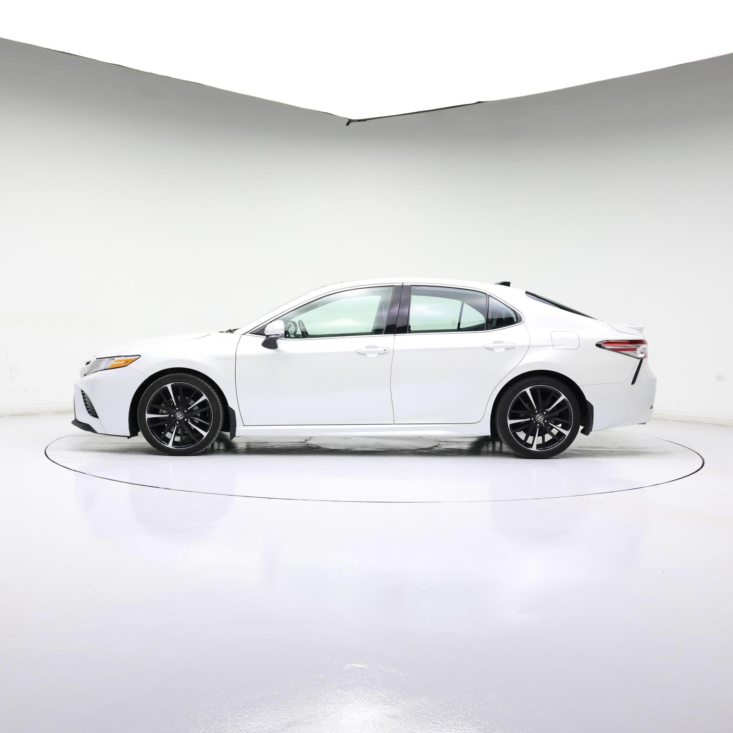 Thumbnail: 2020 Toyota Camry - 3