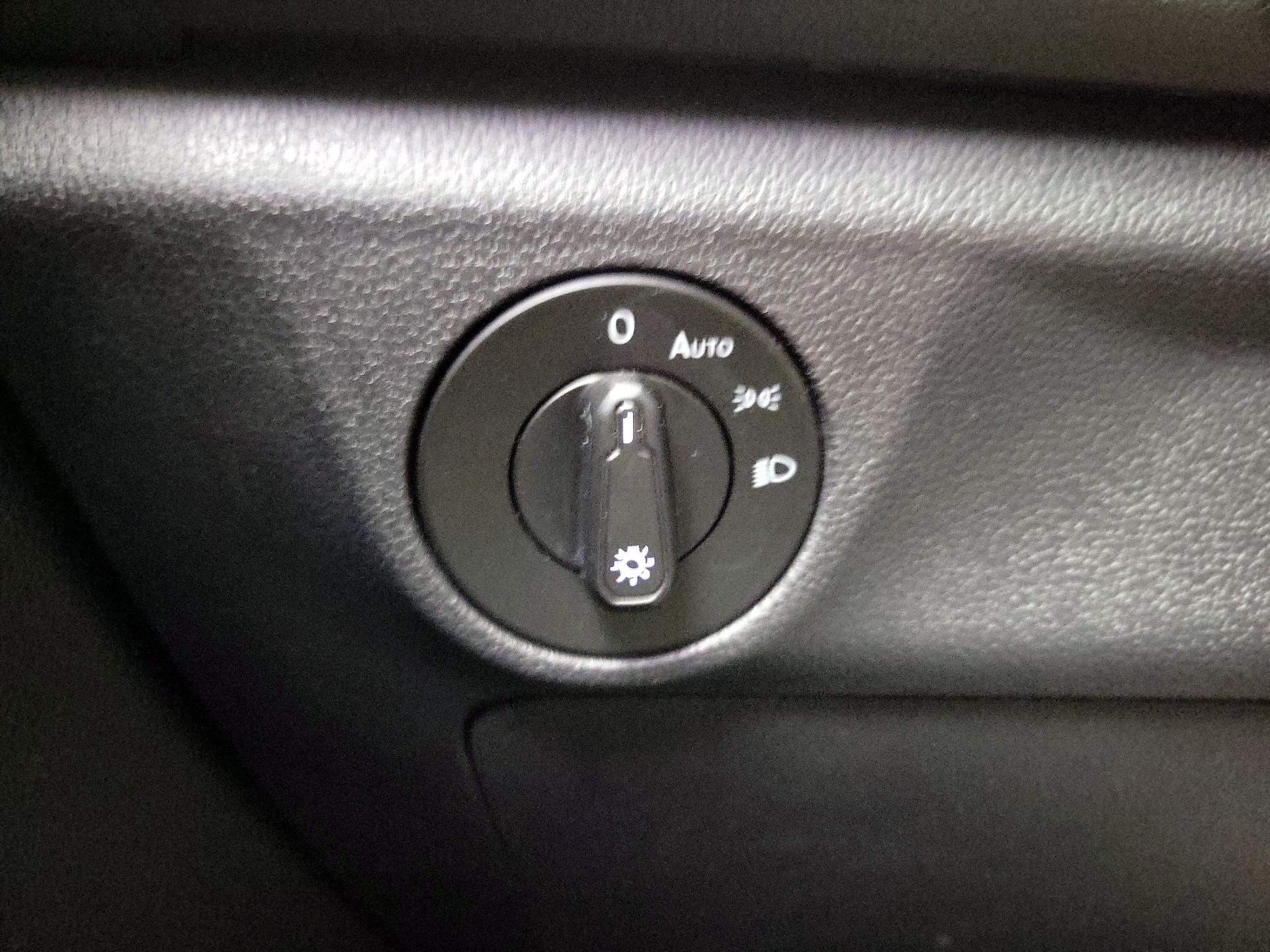 Thumbnail: 2019 Volkswagen Jetta - 13