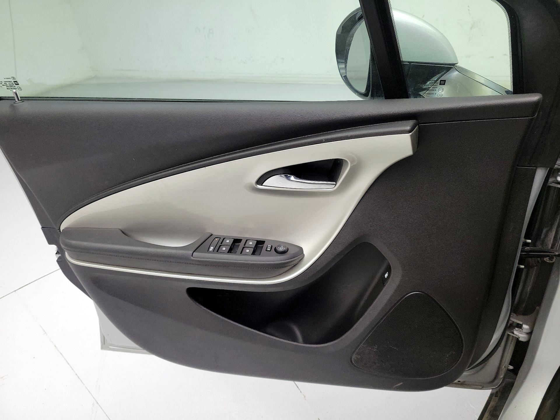 Thumbnail: 2015 Chevrolet Volt - 12