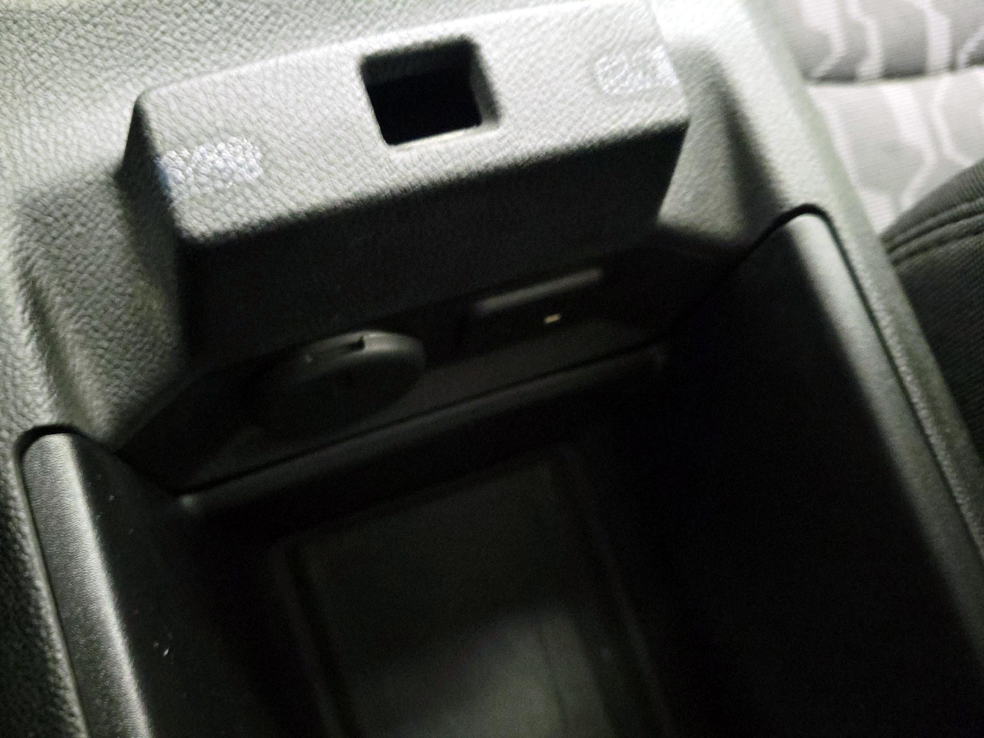 Thumbnail: 2015 Chevrolet Volt - 18