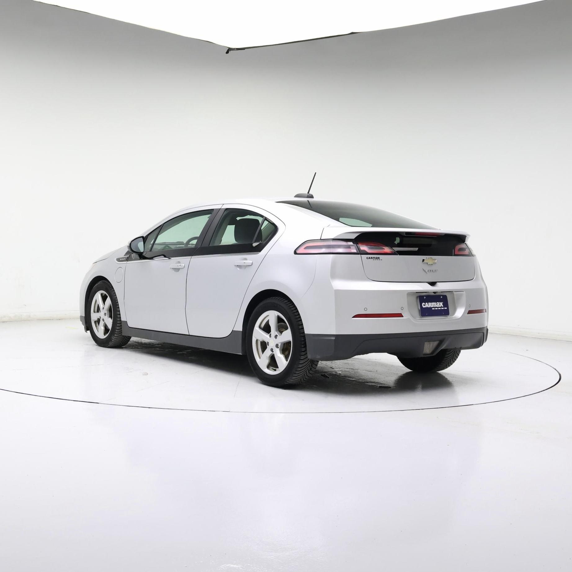 Thumbnail: 2015 Chevrolet Volt - 2