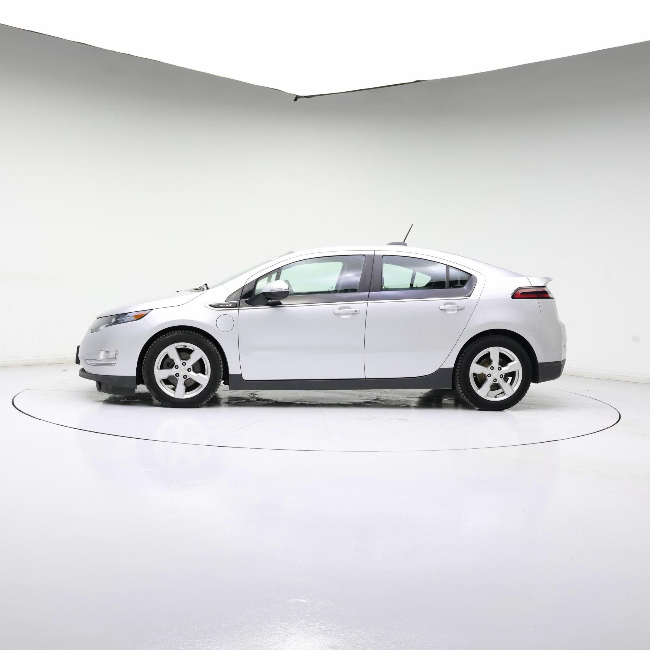Thumbnail: 2015 Chevrolet Volt - 3