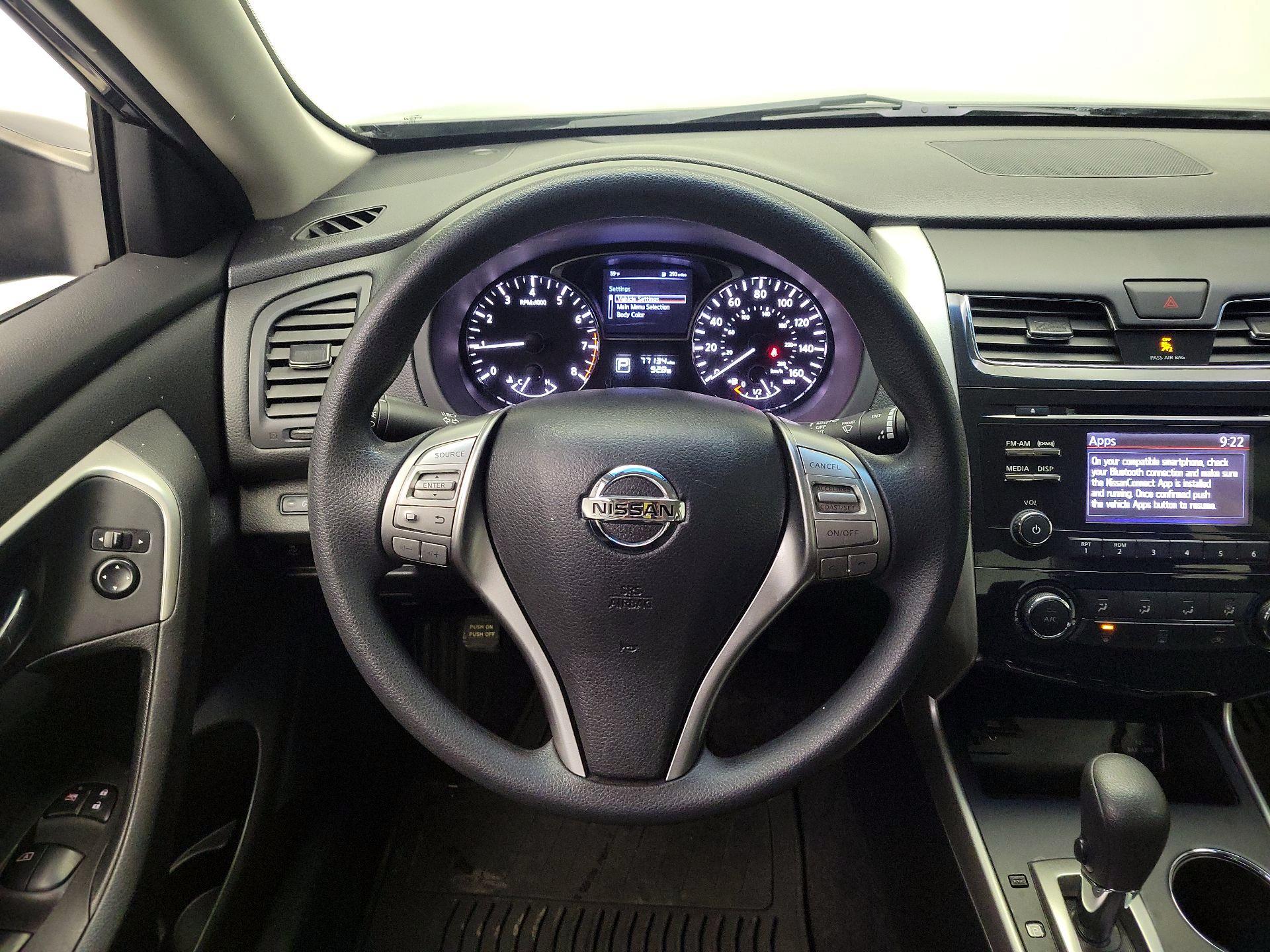 Thumbnail: 2015 Nissan Altima - 10