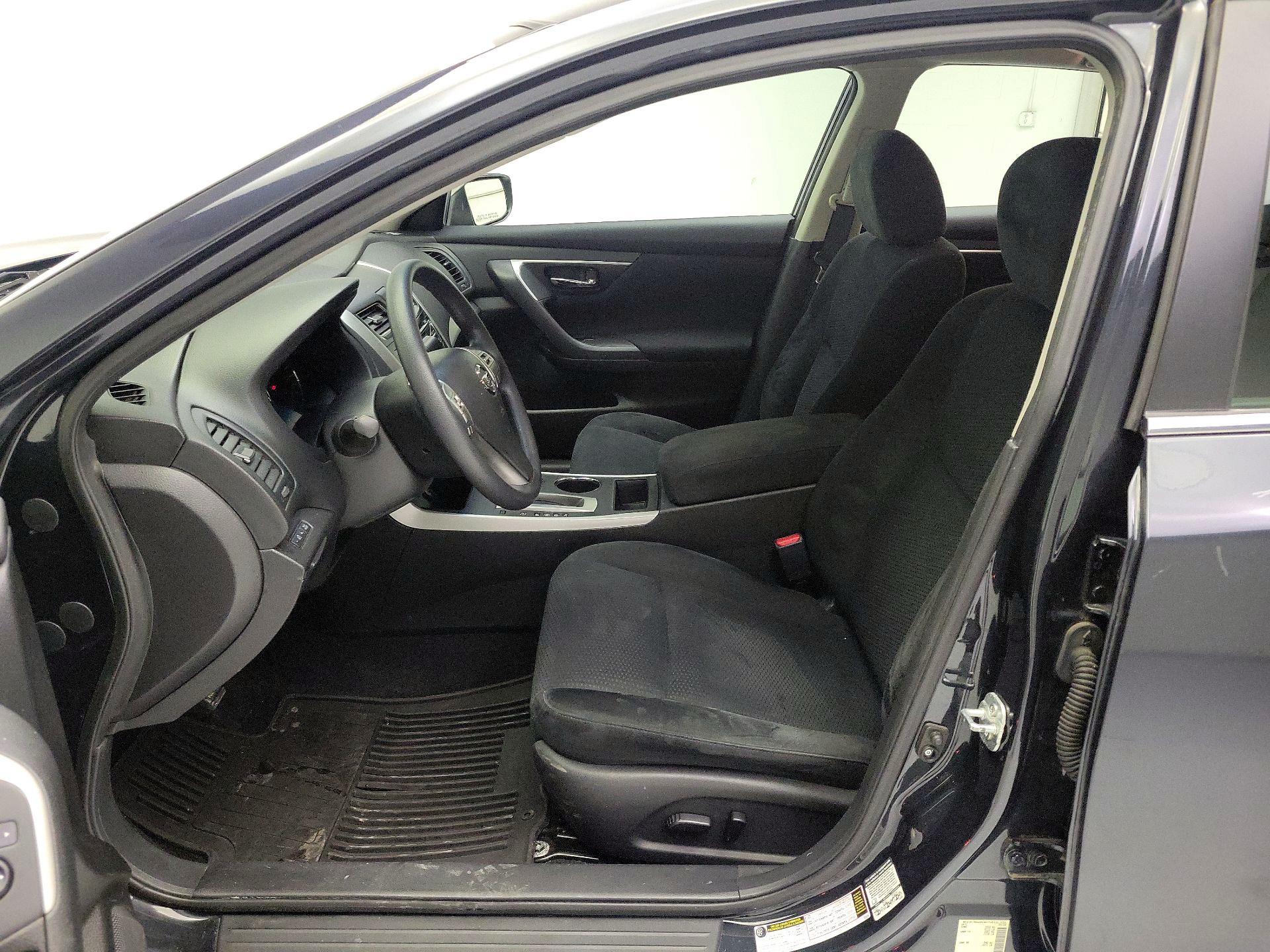 Thumbnail: 2015 Nissan Altima - 11