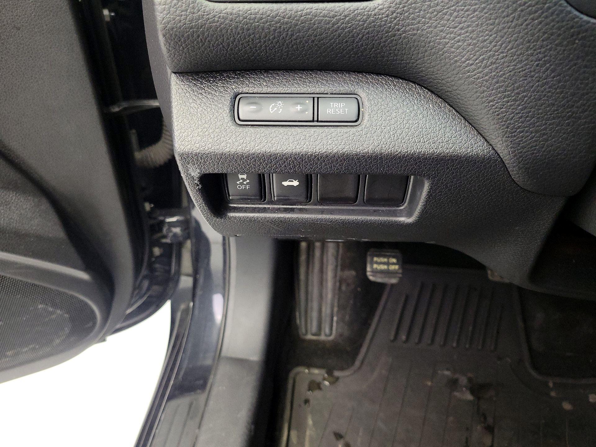 Thumbnail: 2015 Nissan Altima - 13