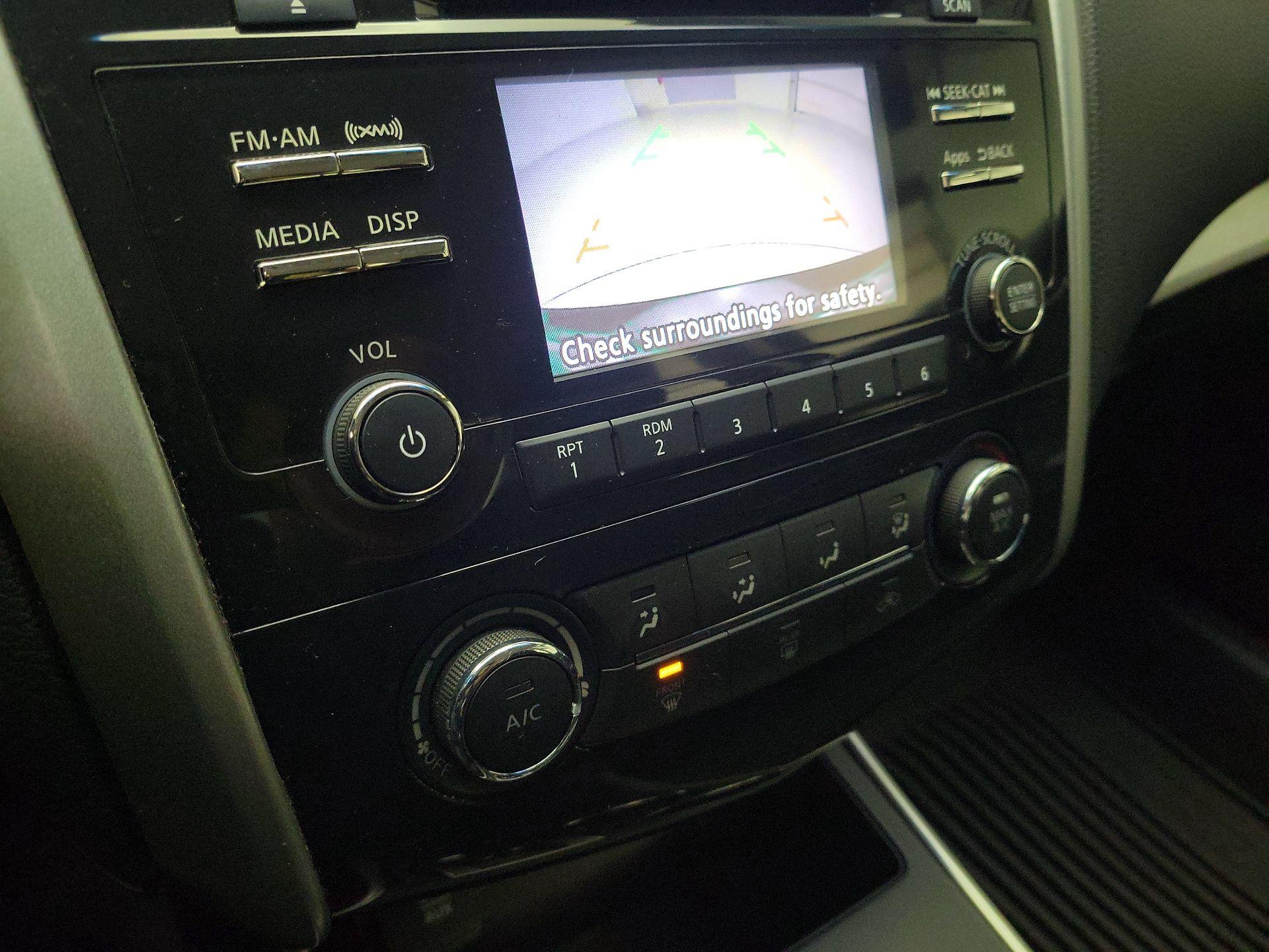 Thumbnail: 2015 Nissan Altima - 14