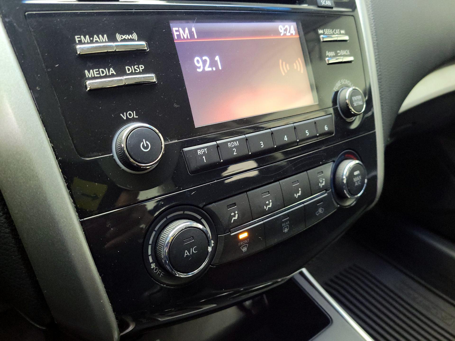 Thumbnail: 2015 Nissan Altima - 15