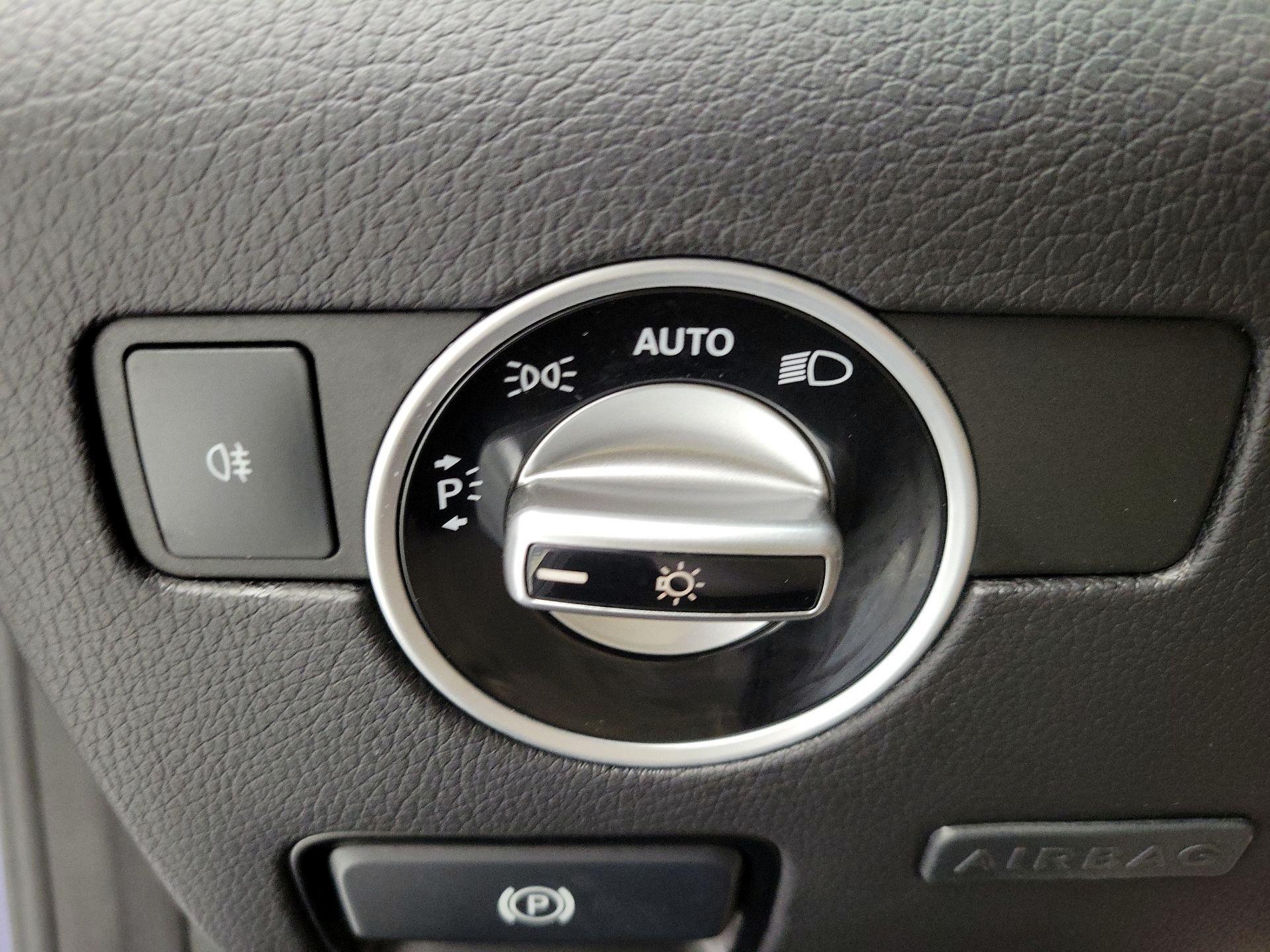 Thumbnail: 2016 Mercedes-Benz SLK - 13