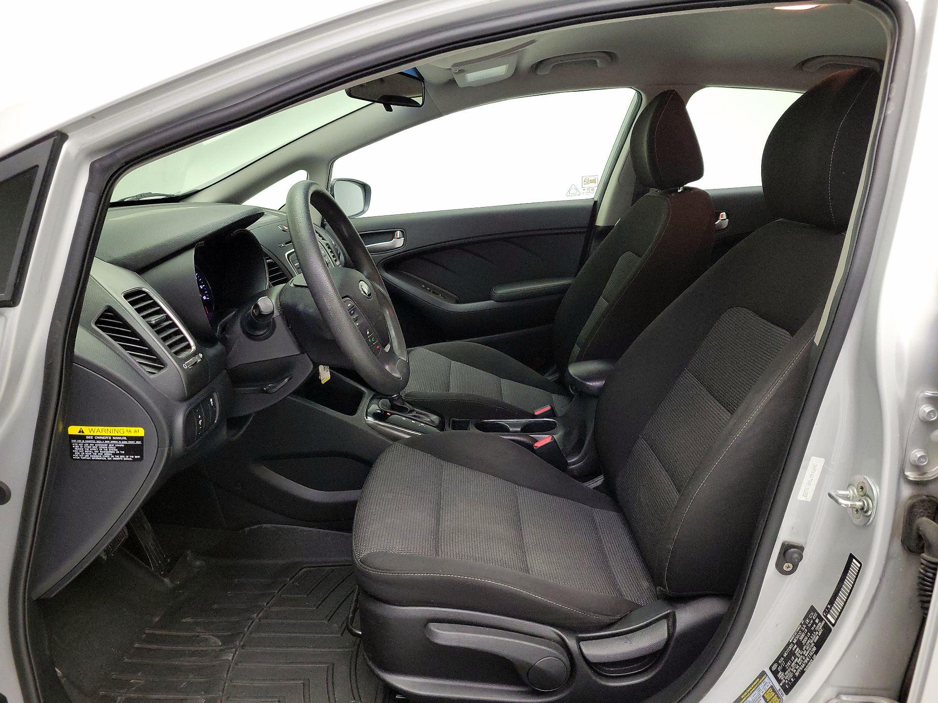 Thumbnail: 2017 Kia Forte - 11