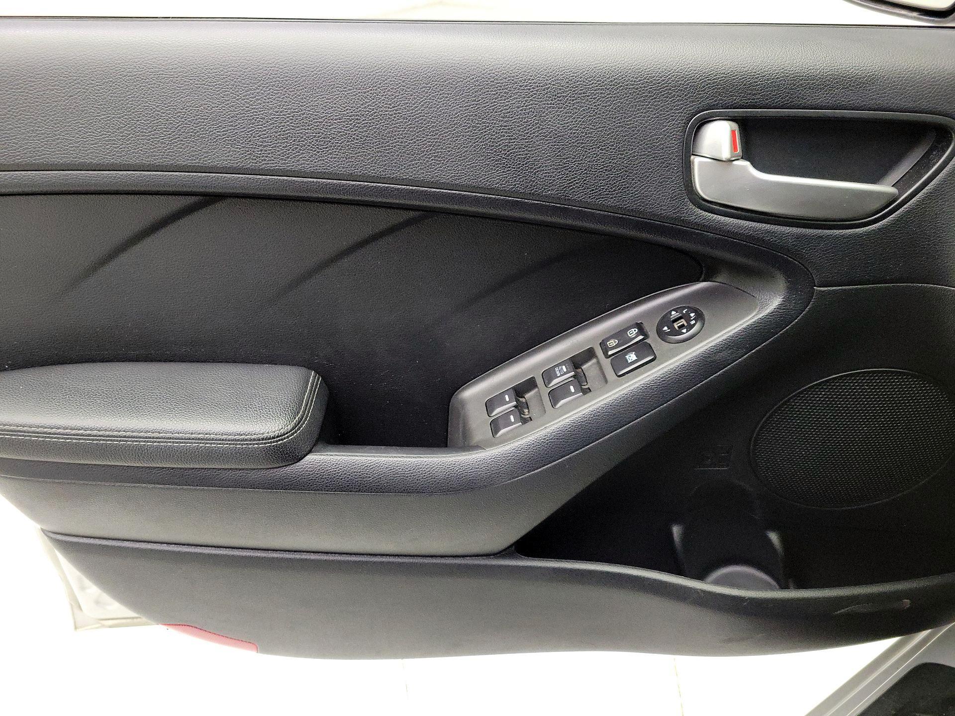 Thumbnail: 2017 Kia Forte - 12