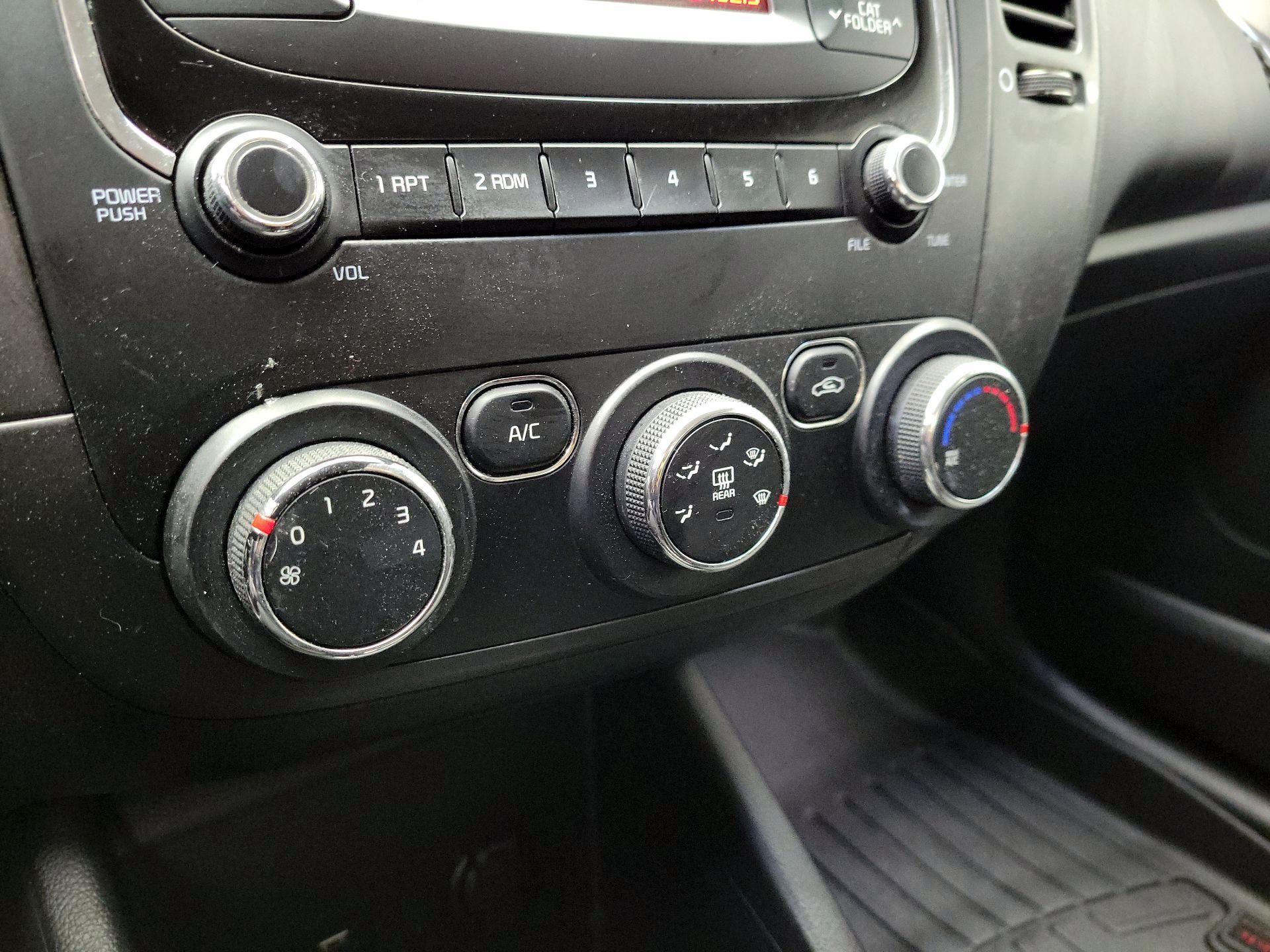 Thumbnail: 2017 Kia Forte - 14