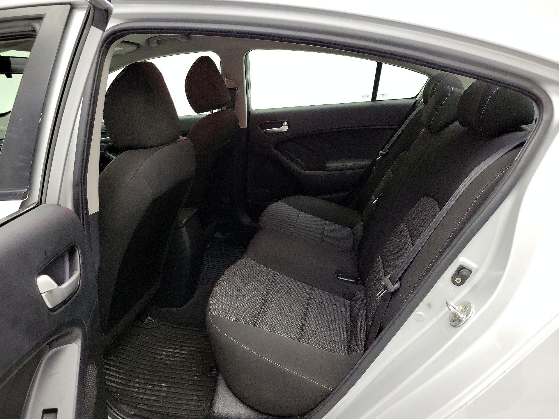 Thumbnail: 2017 Kia Forte - 17