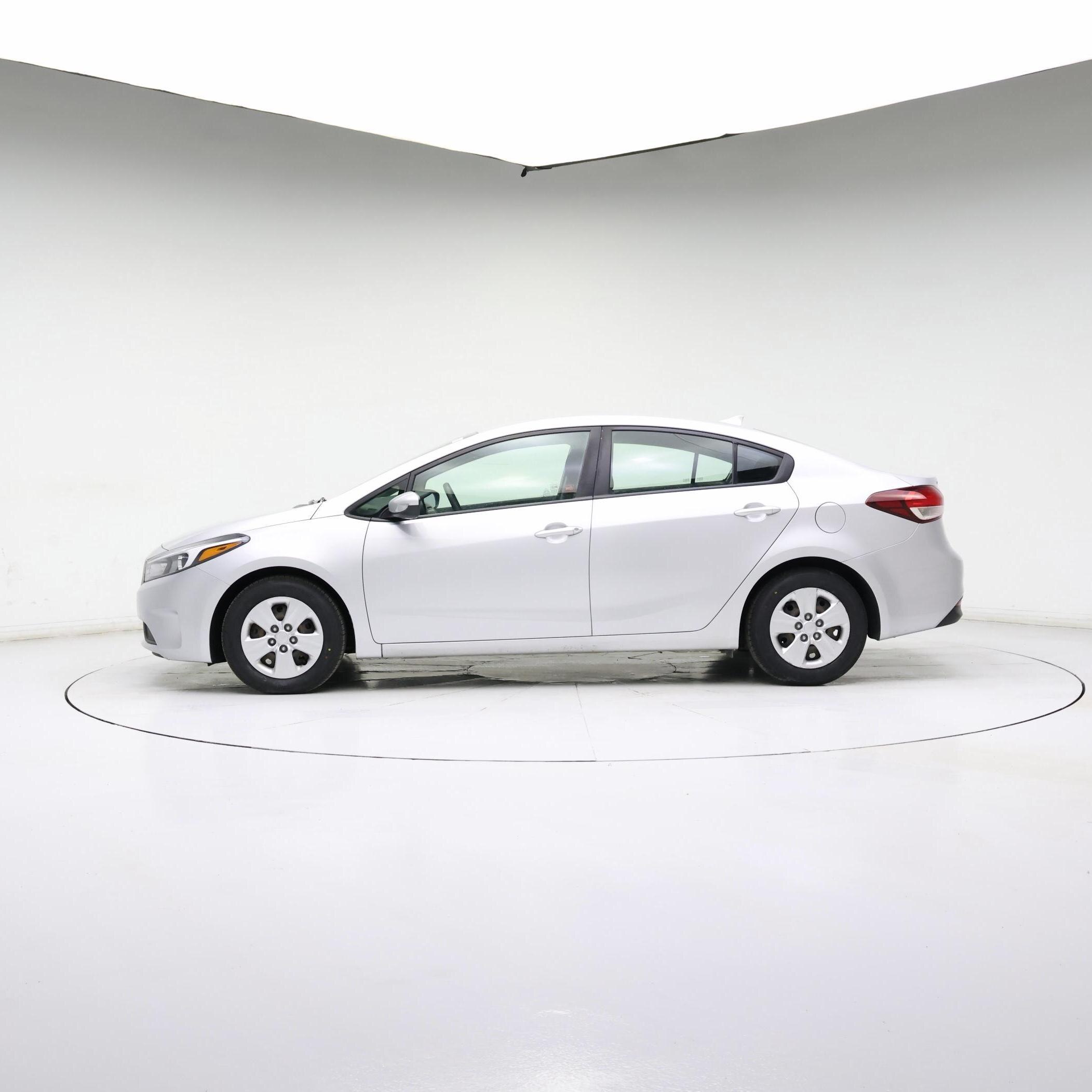 Thumbnail: 2017 Kia Forte - 3