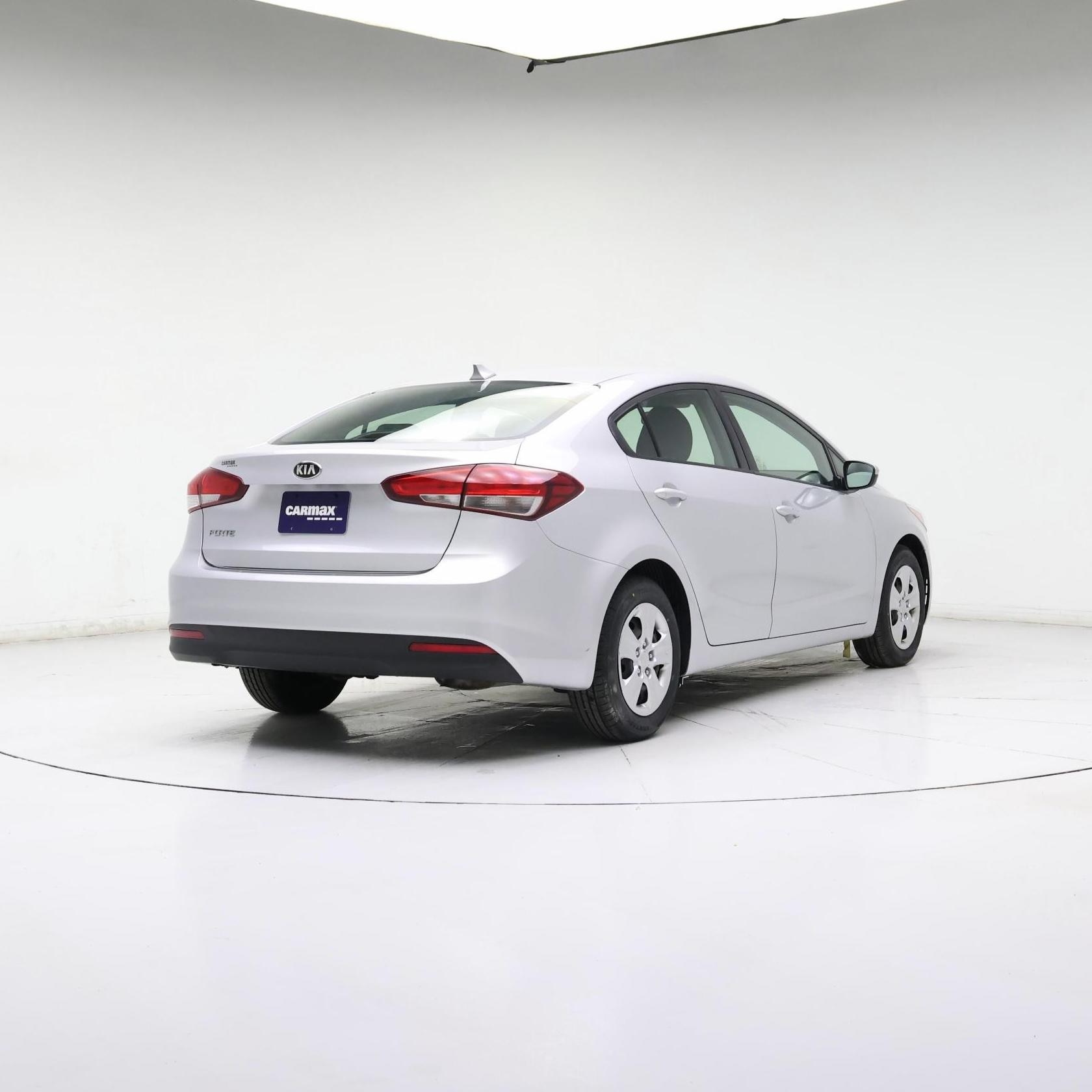 Thumbnail: 2017 Kia Forte - 8