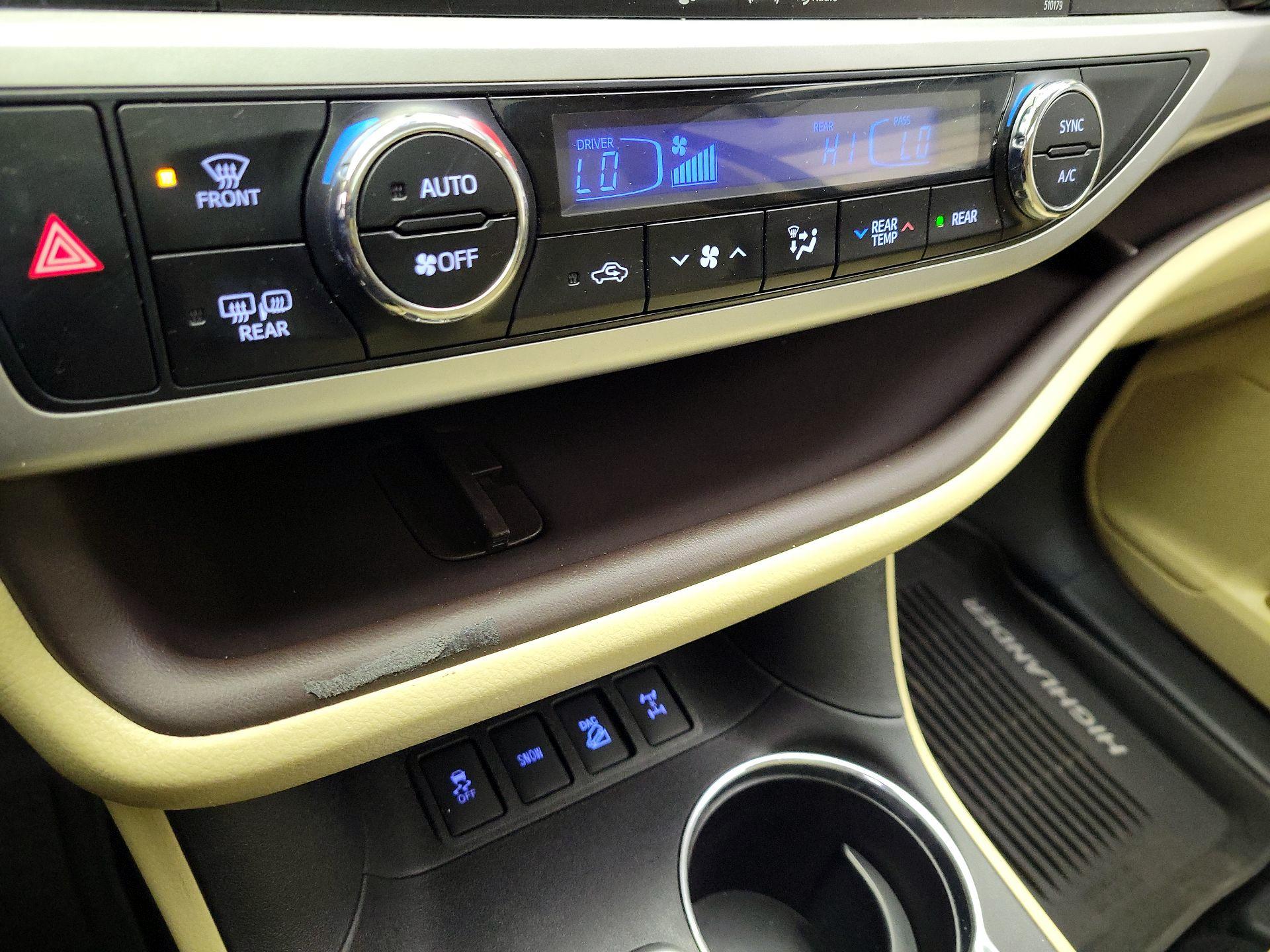 Thumbnail: 2017 Toyota Highlander - 17