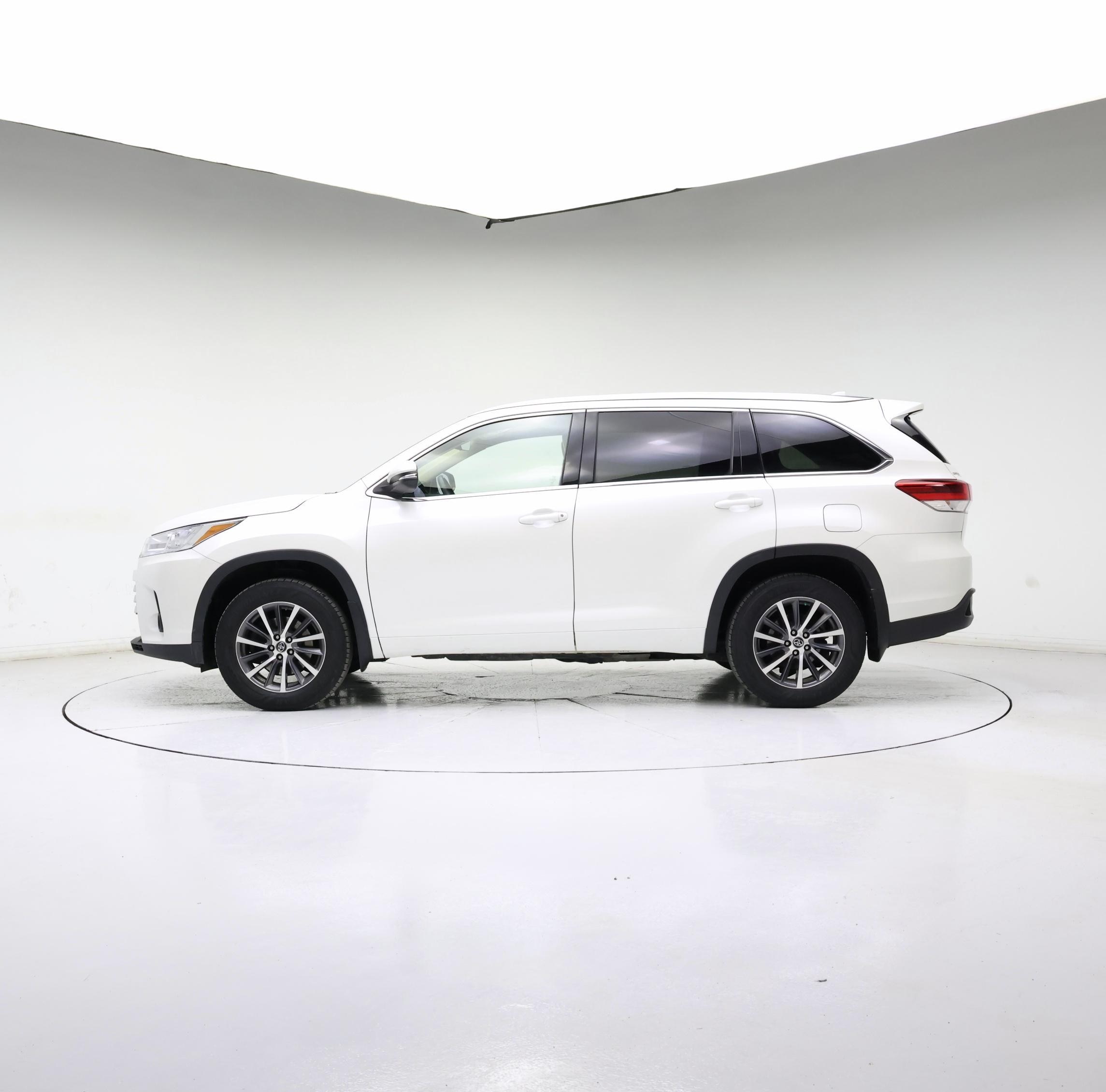 Thumbnail: 2017 Toyota Highlander - 3