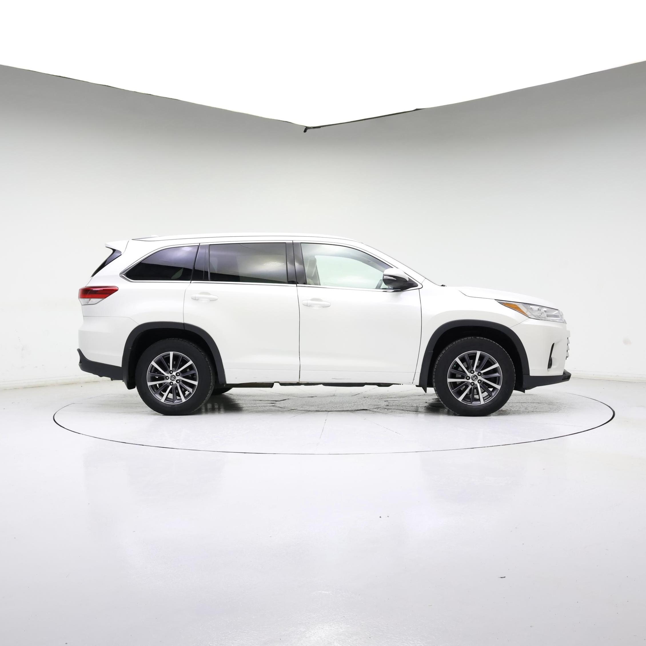 Thumbnail: 2017 Toyota Highlander - 7