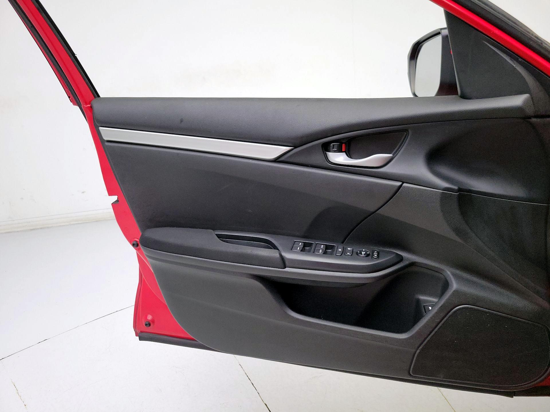 Thumbnail: 2016 Honda Civic - 12