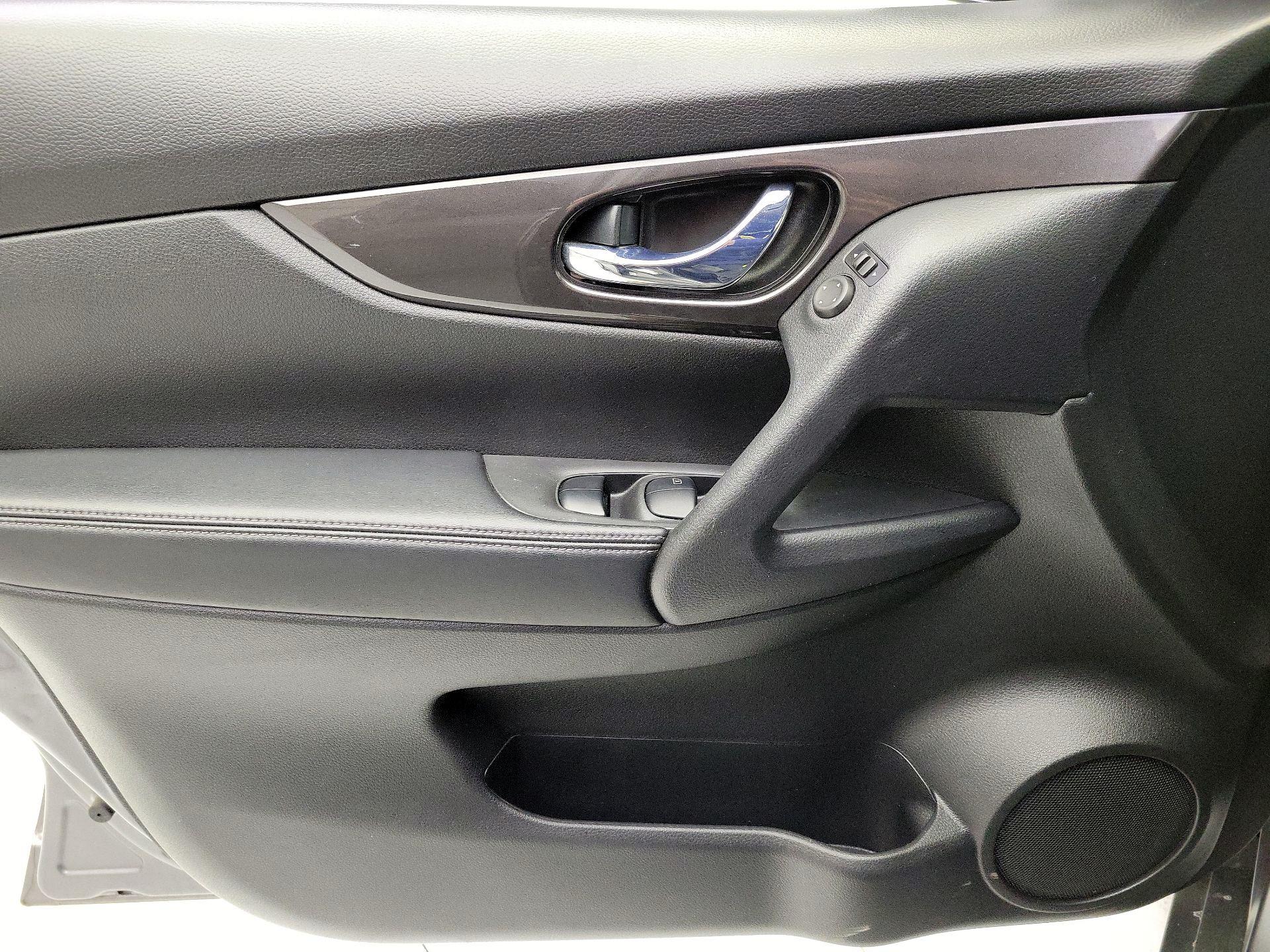 Thumbnail: 2019 Nissan Rogue - 12