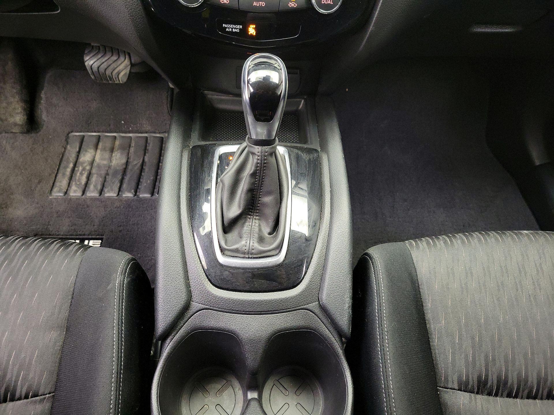 Thumbnail: 2019 Nissan Rogue - 17