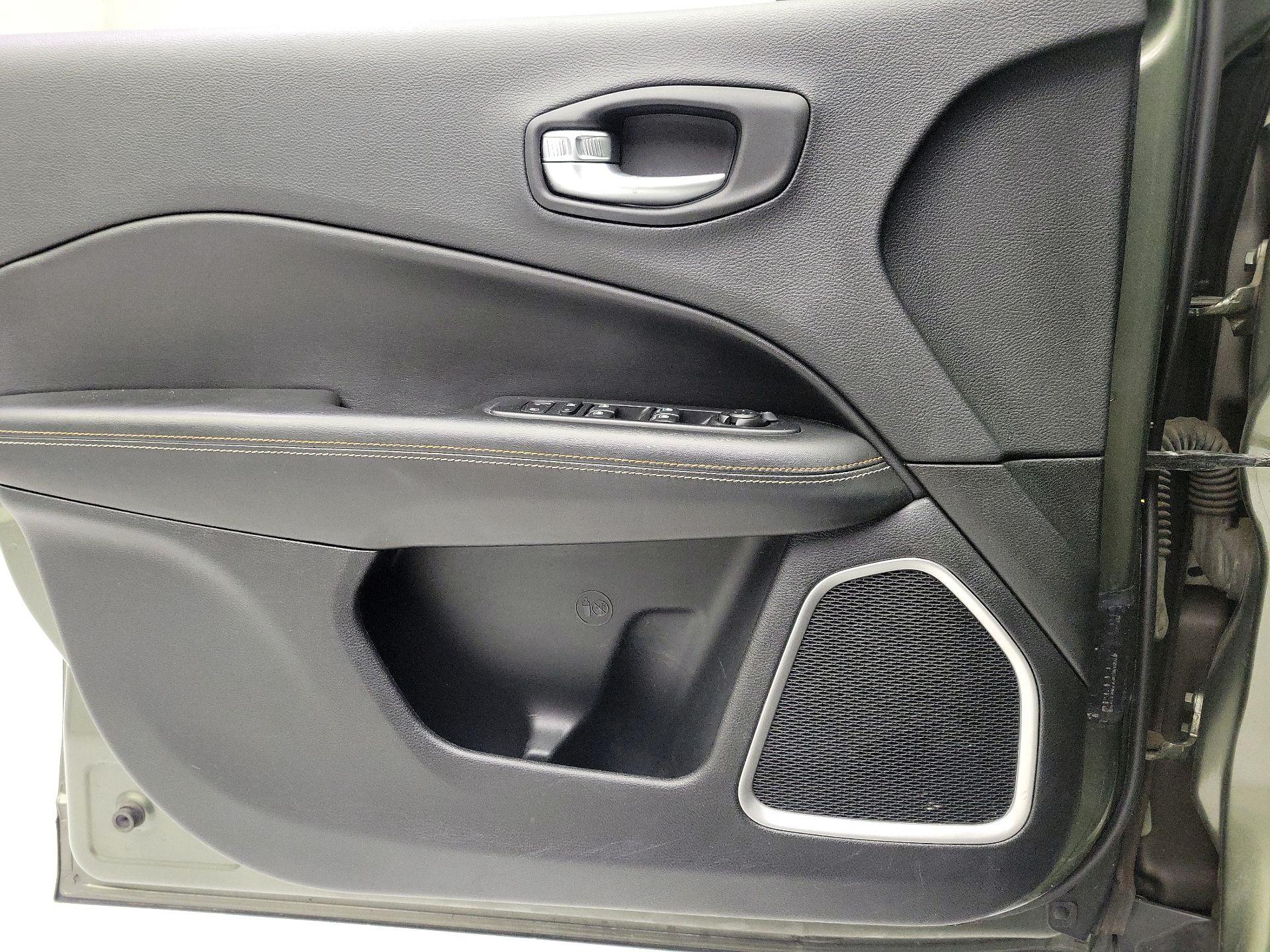 Thumbnail: 2018 Jeep Compass - 12