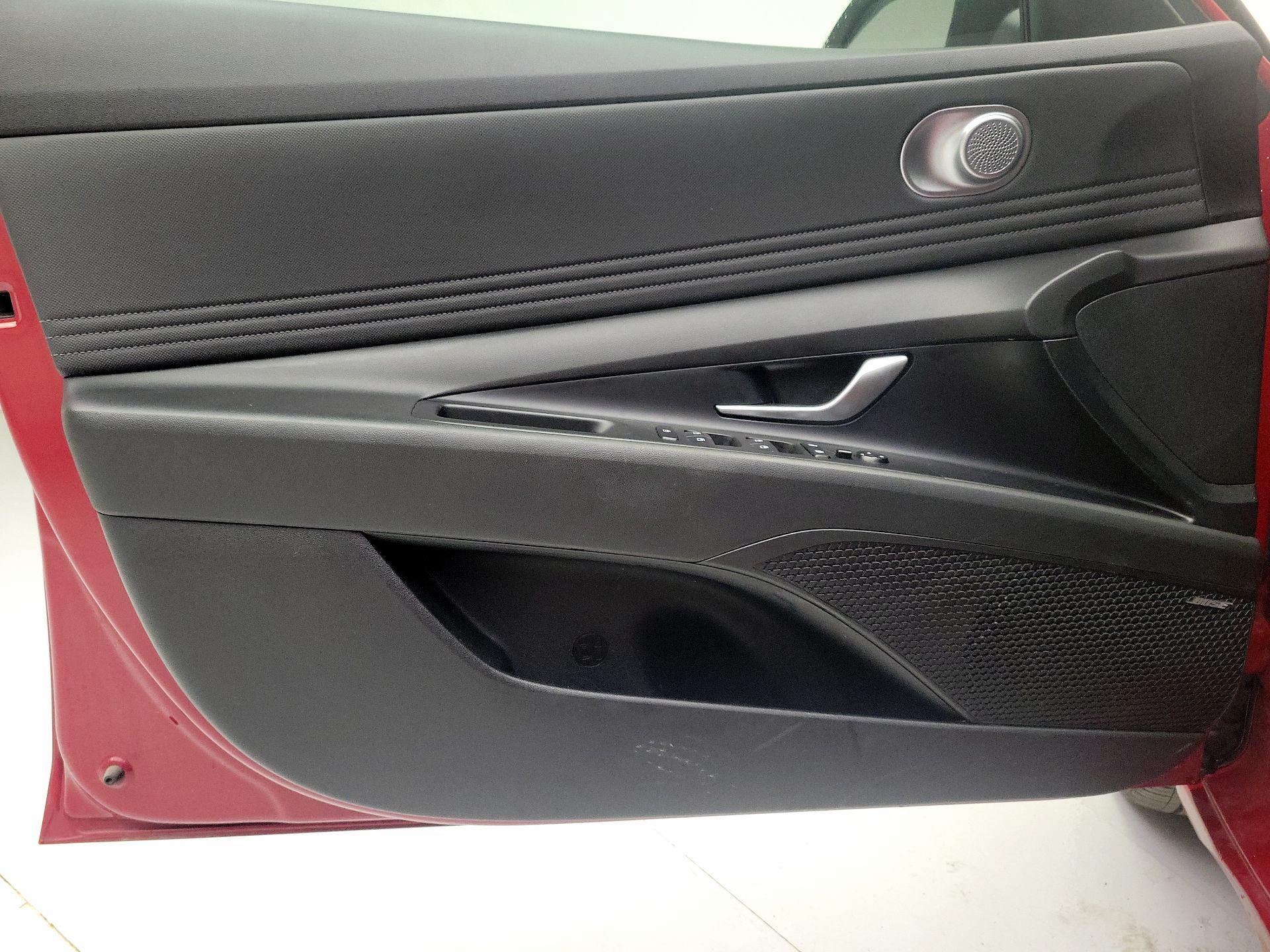 Thumbnail: 2022 Hyundai Elantra - 12