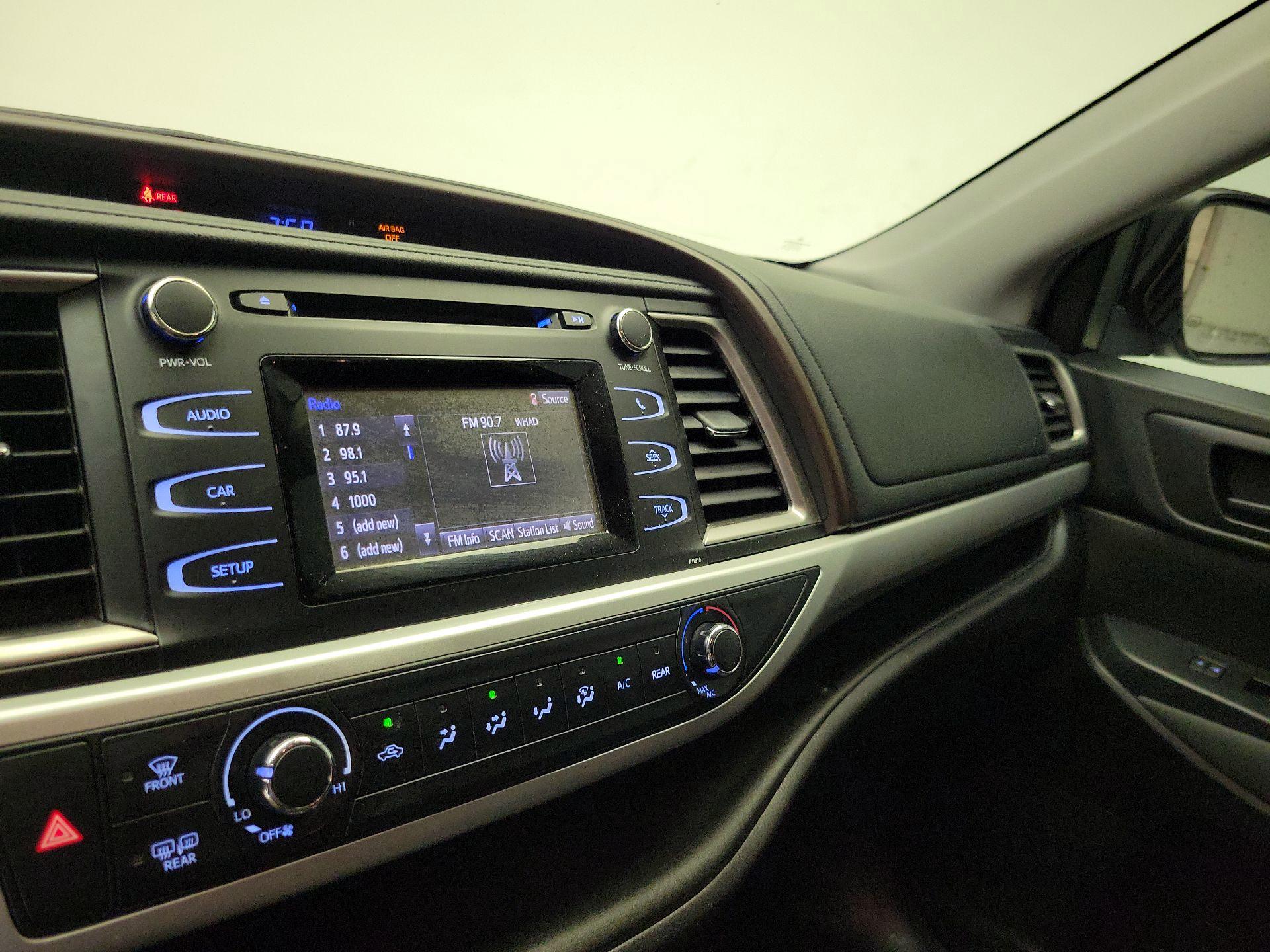 Thumbnail: 2019 Toyota Highlander - 15