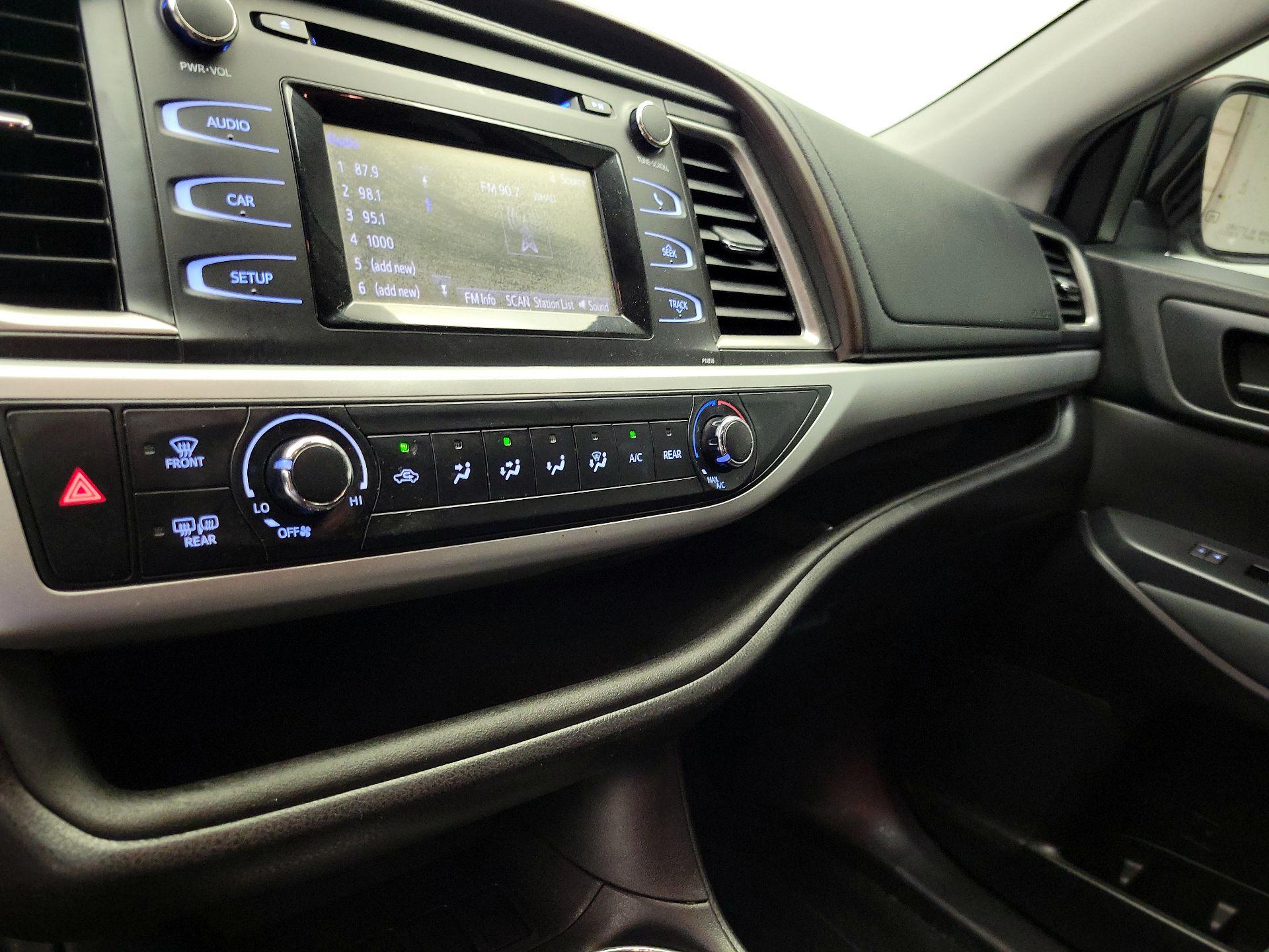 Thumbnail: 2019 Toyota Highlander - 16