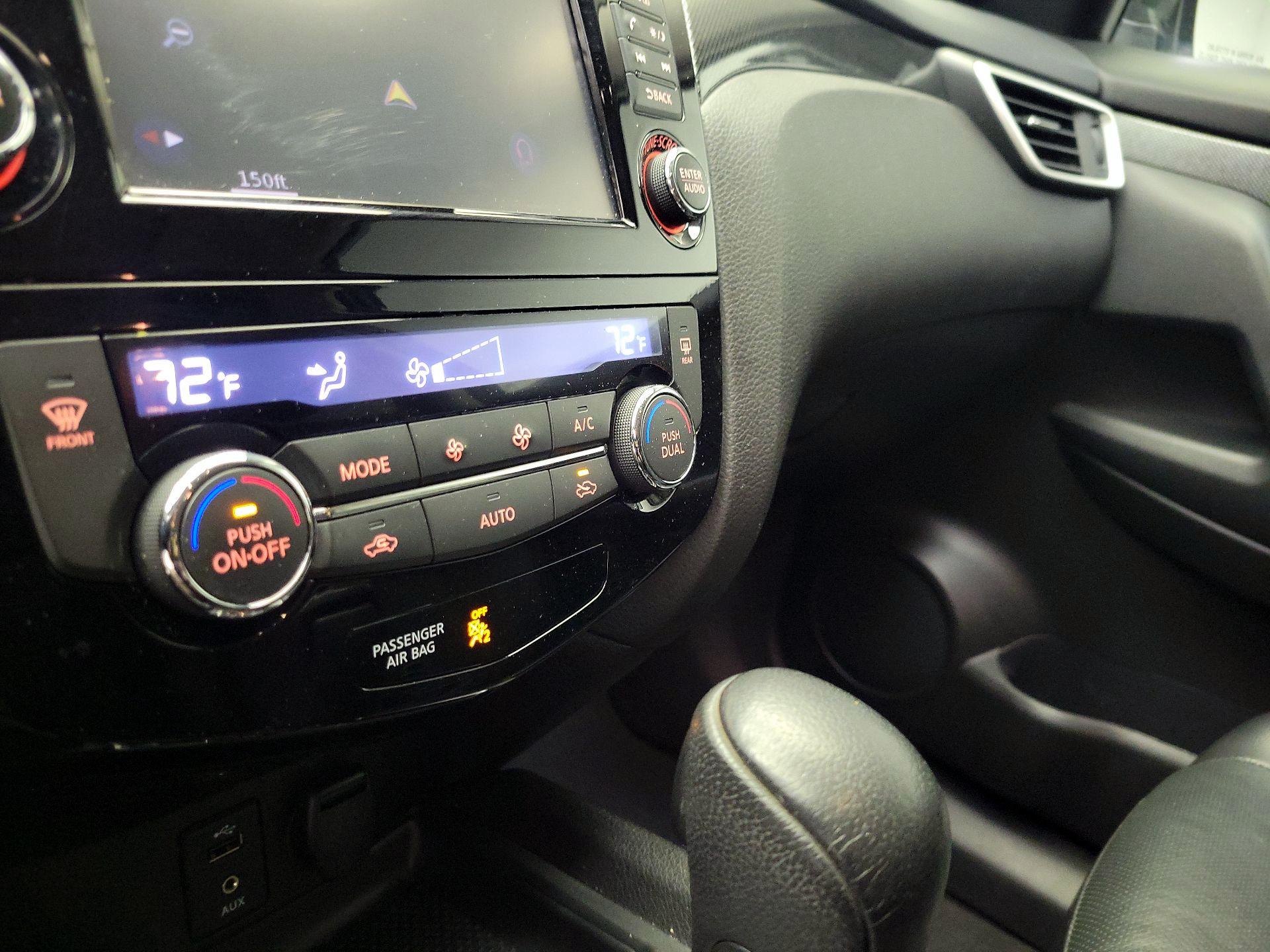 Thumbnail: 2016 Nissan Rogue - 17