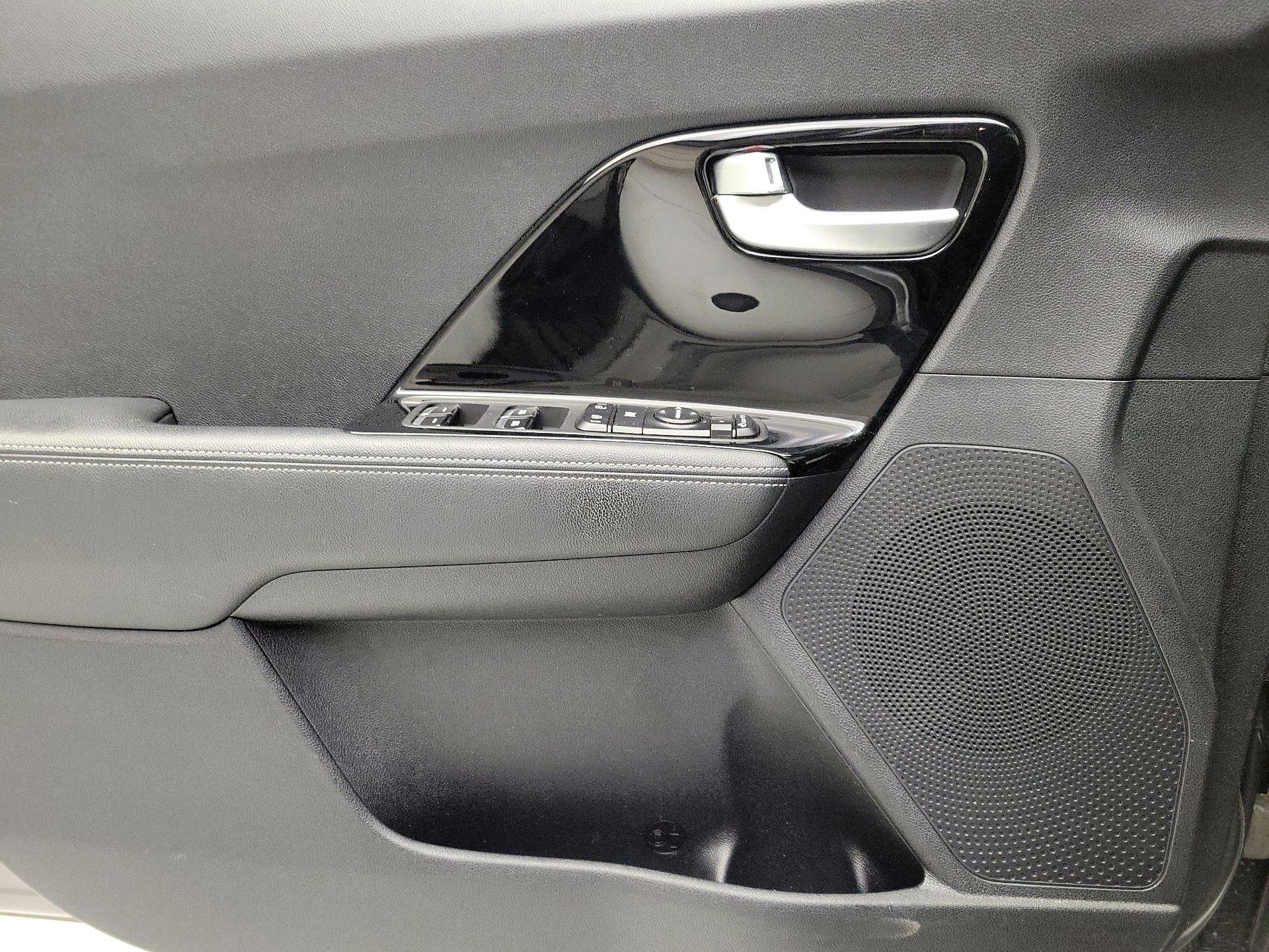 Thumbnail: 2017 Kia Niro - 12