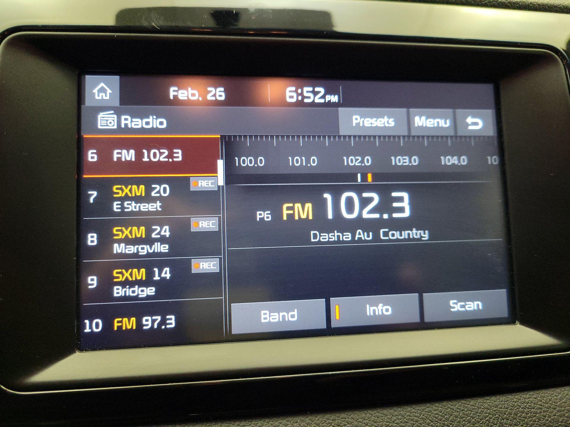 Thumbnail: 2017 Kia Niro - 14