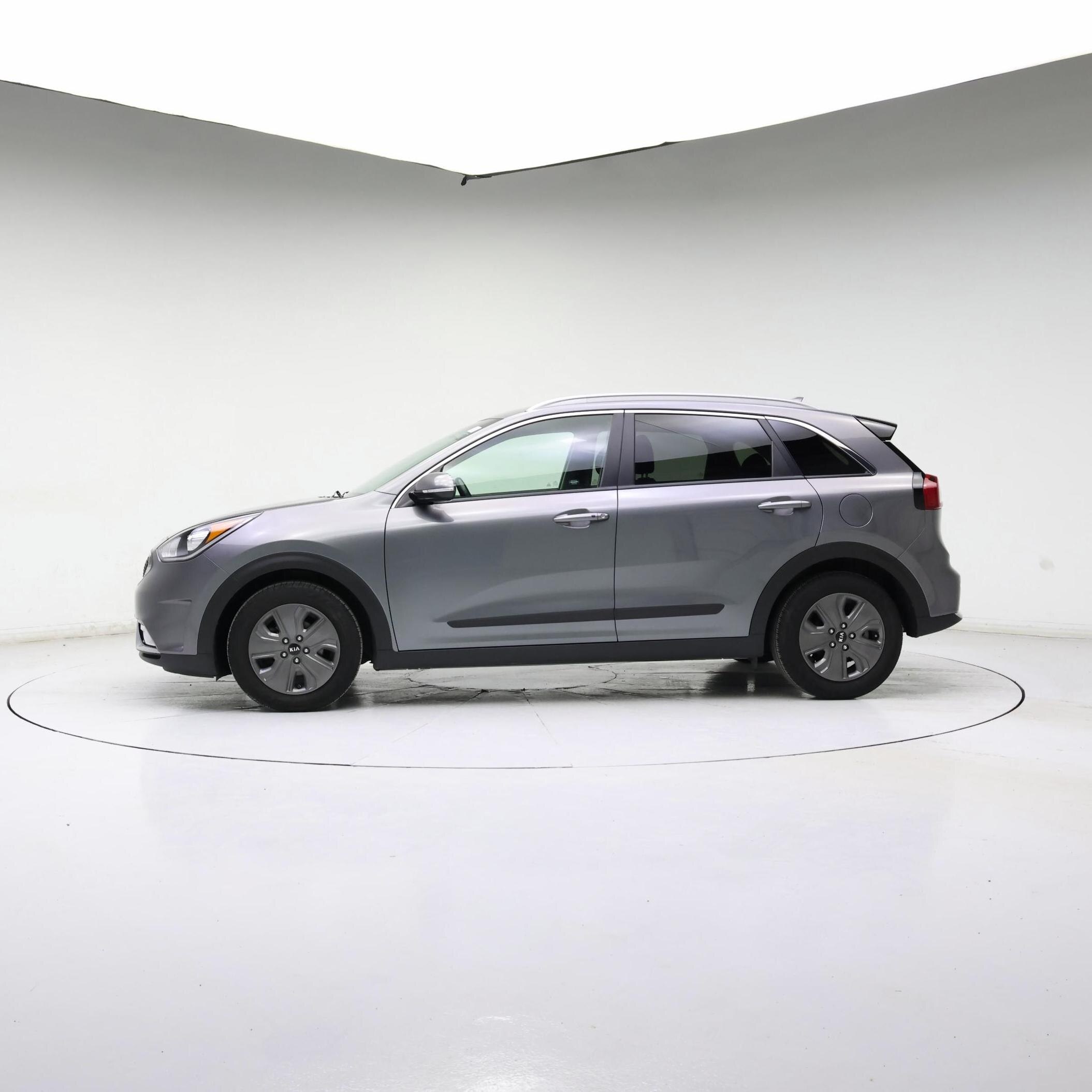 Thumbnail: 2017 Kia Niro - 3