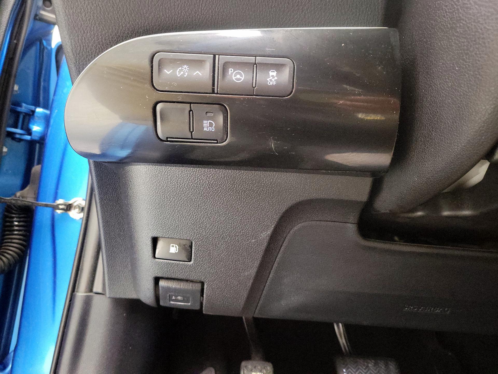 Thumbnail: 2021 Toyota Prius - 13