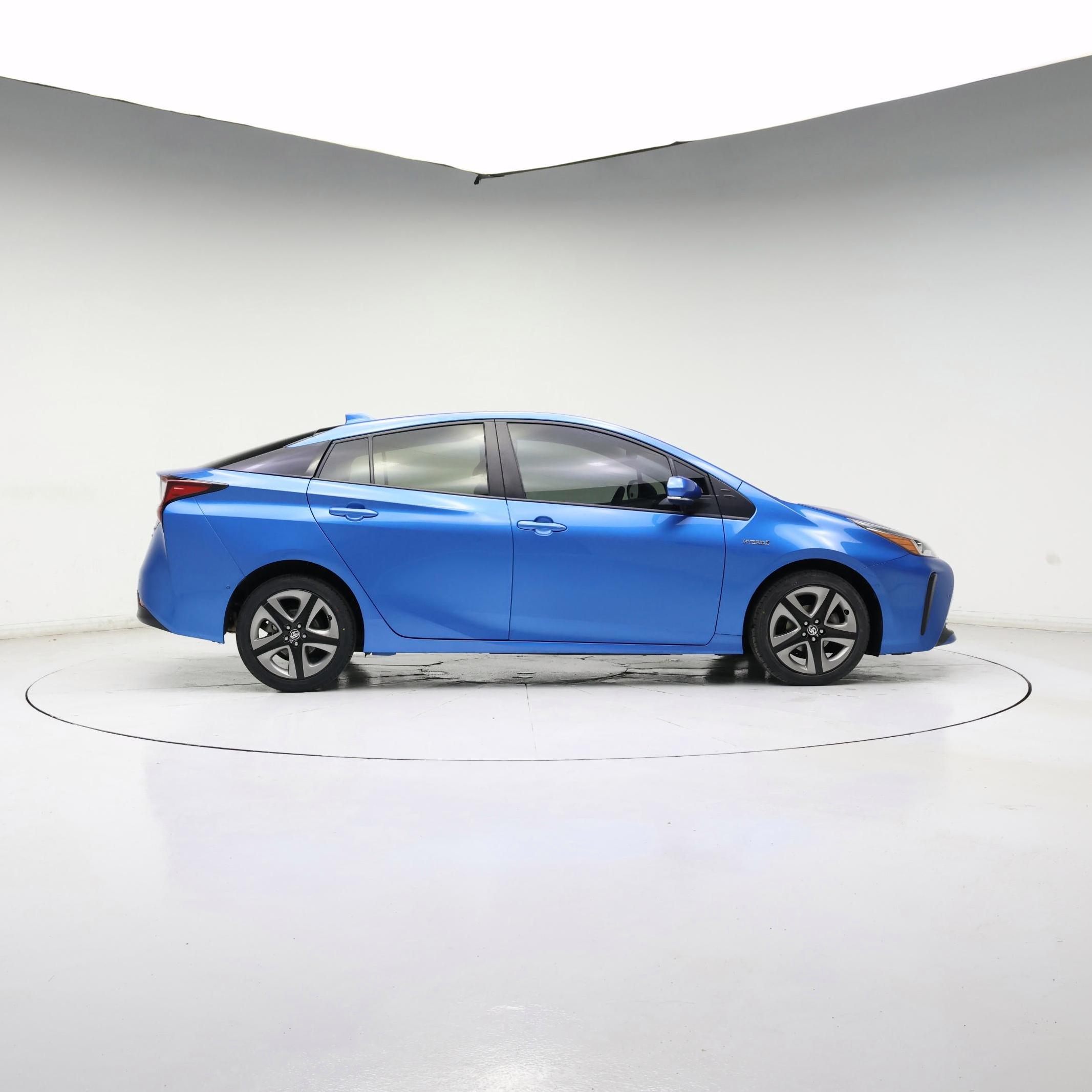 Thumbnail: 2021 Toyota Prius - 3